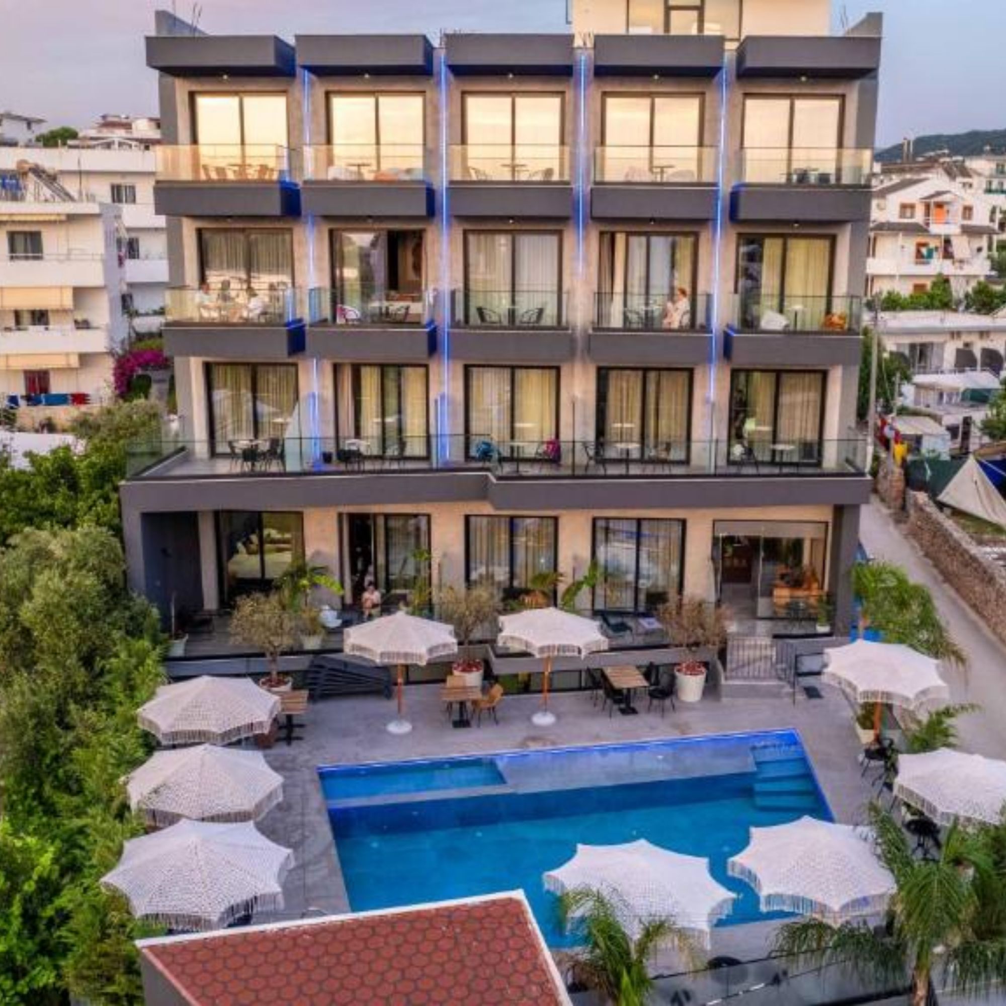 Twin Deluxe Pool View