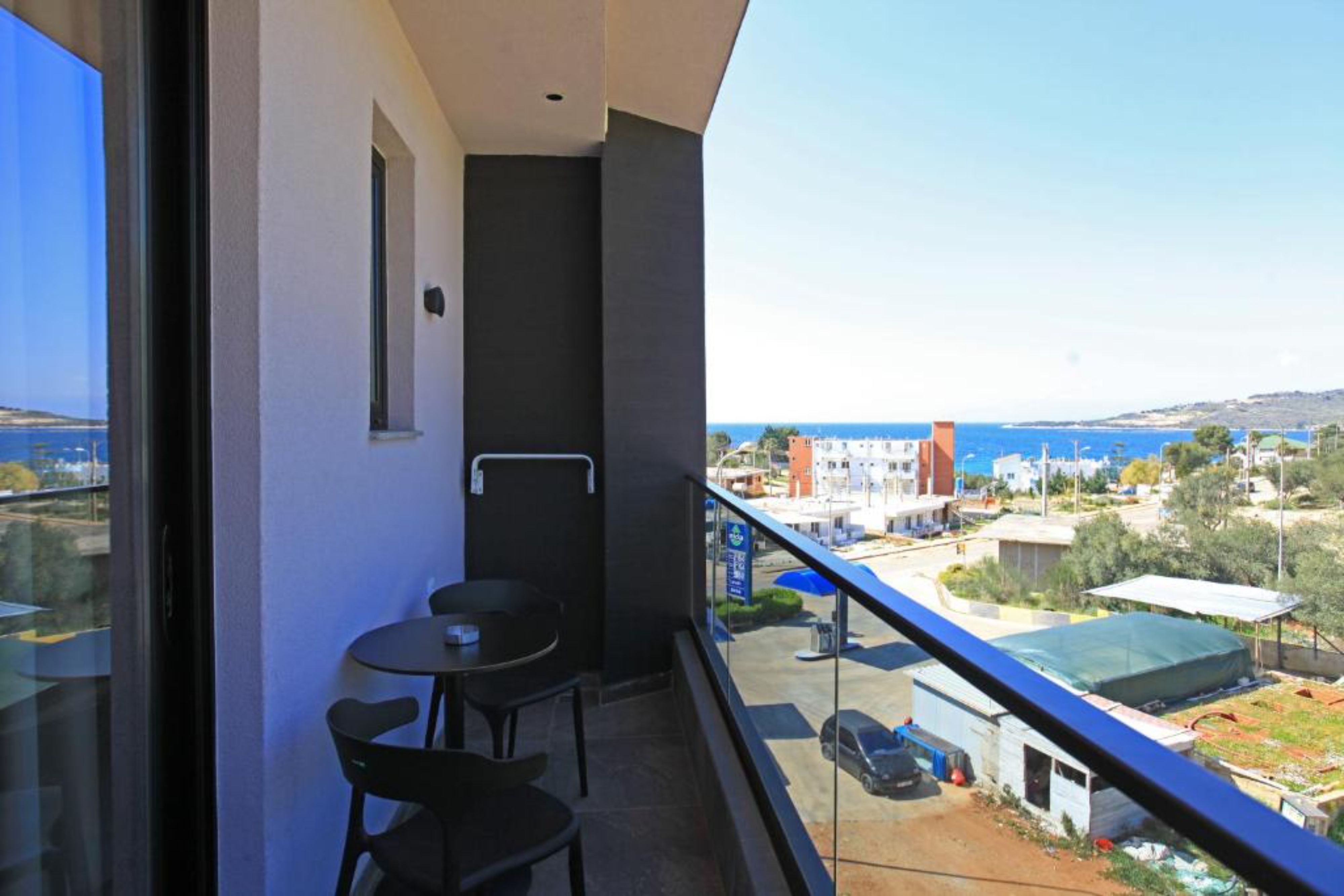 Double Side Sea View One Bedroom