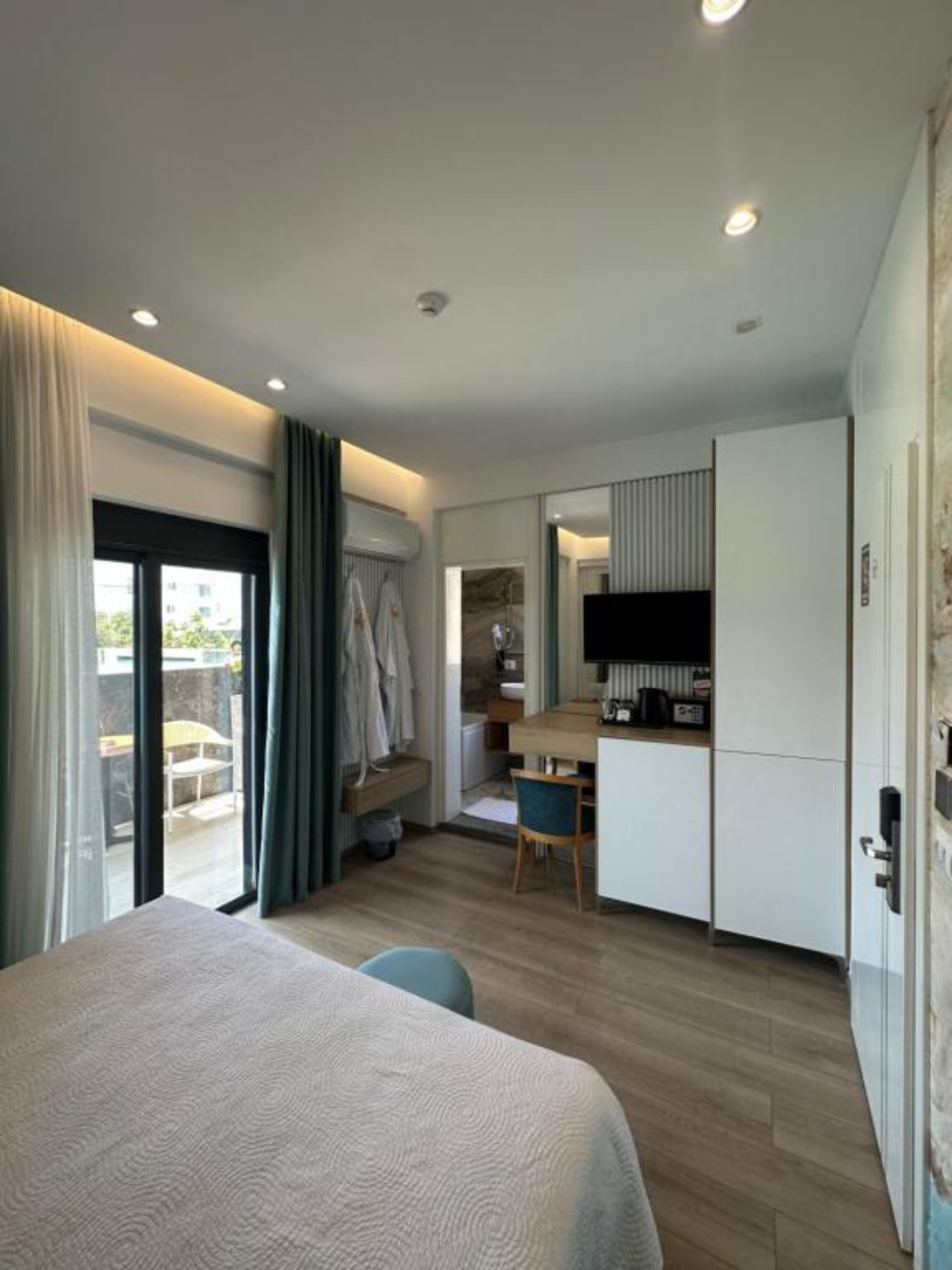 Double Superior King Bed