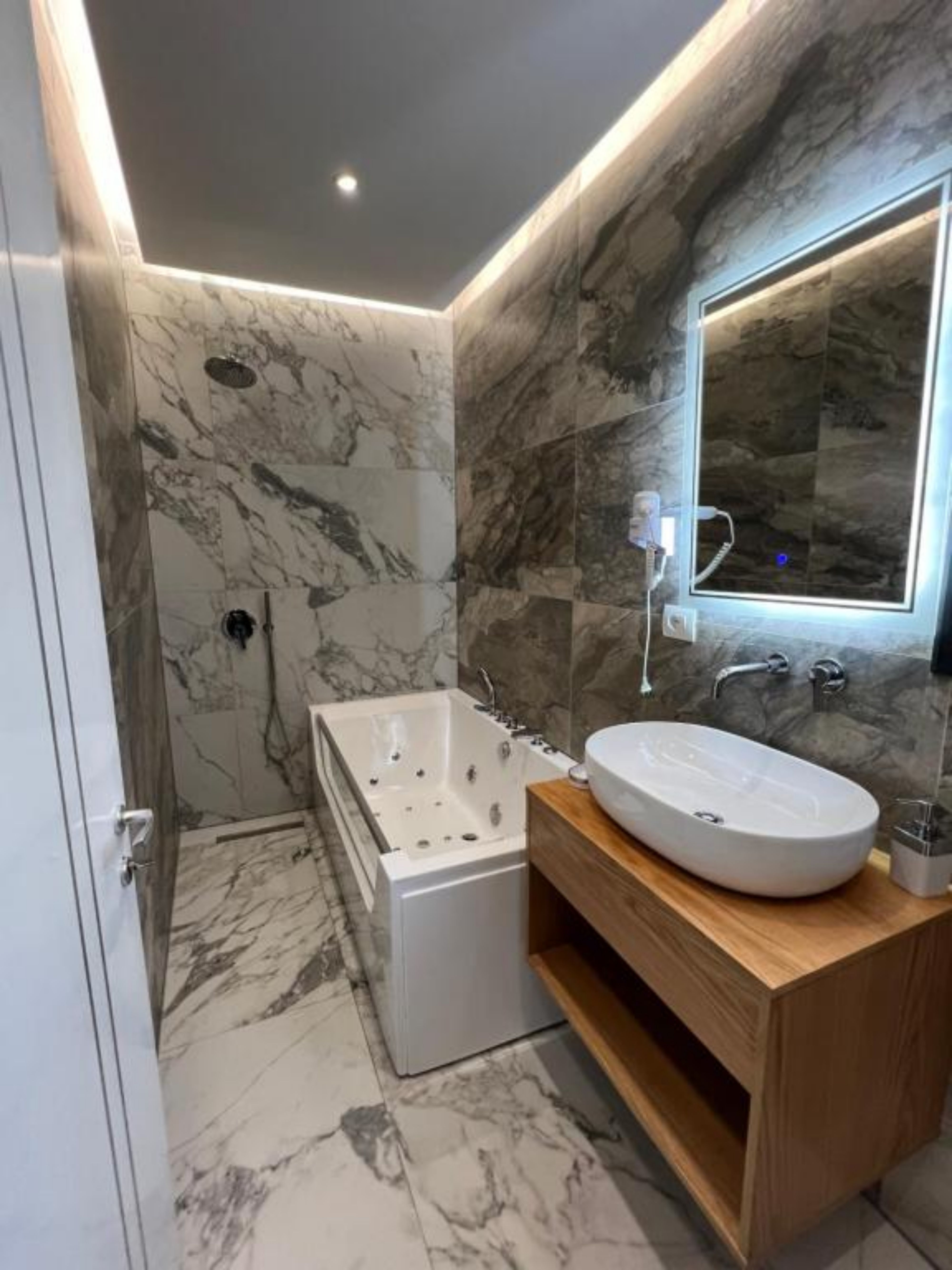 Double Superior King Bed