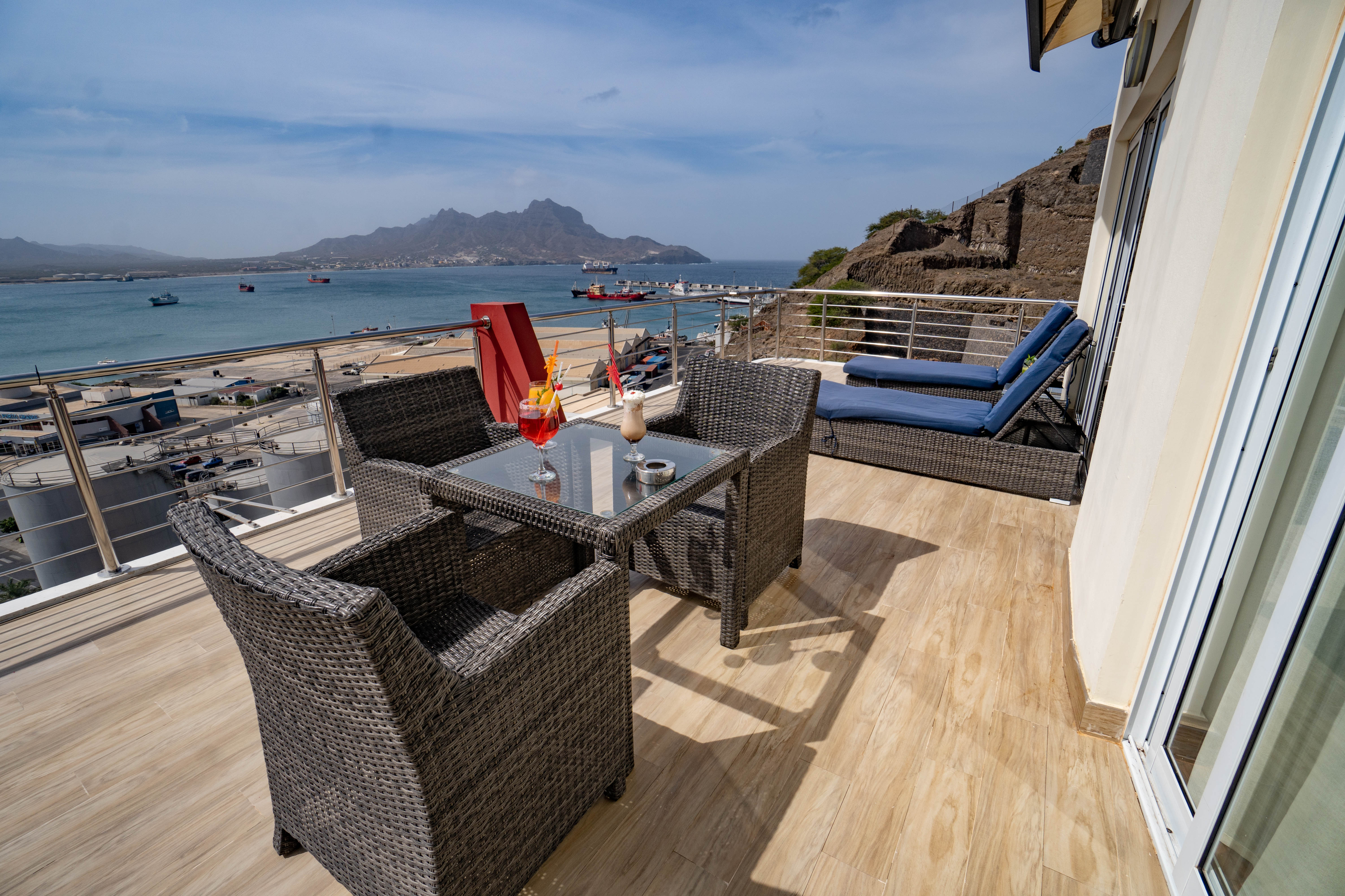 Apartment Three Bedrooms Three Bathrooms