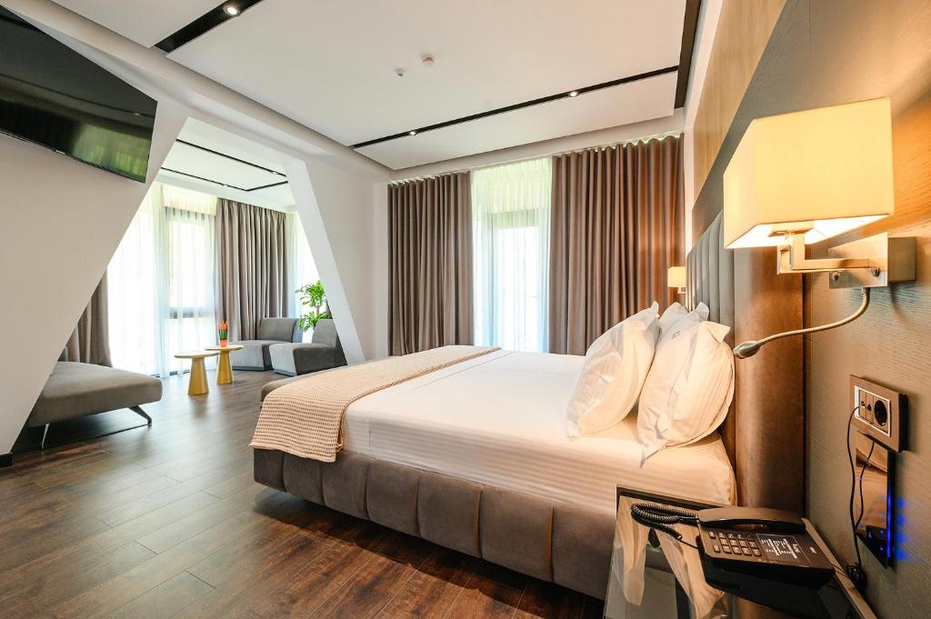 Junior Suite with Views