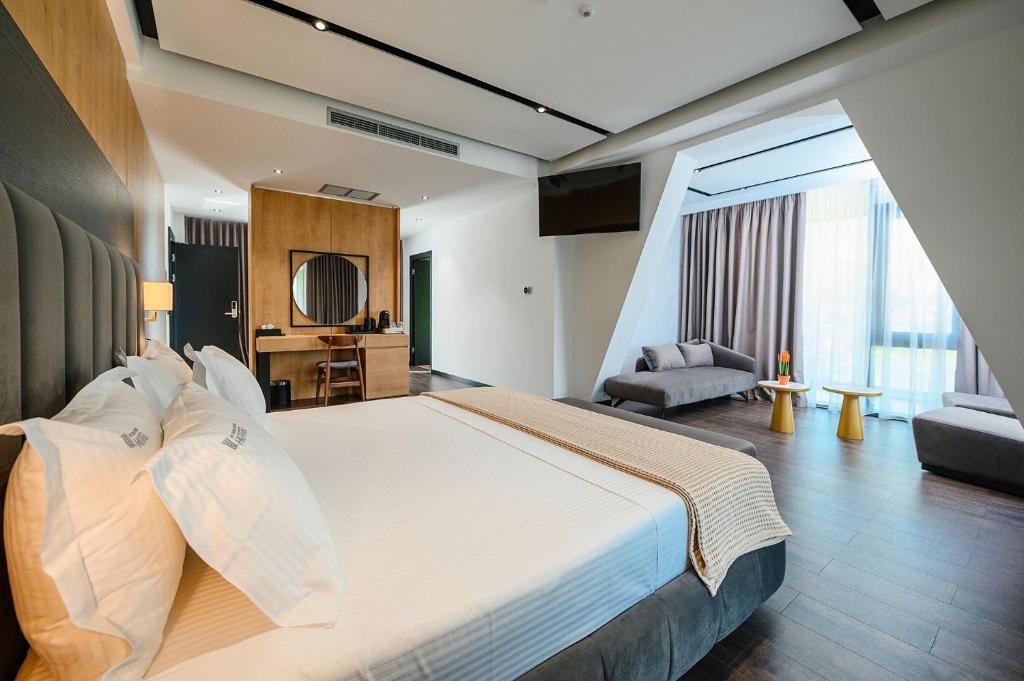 Junior Suite with Views