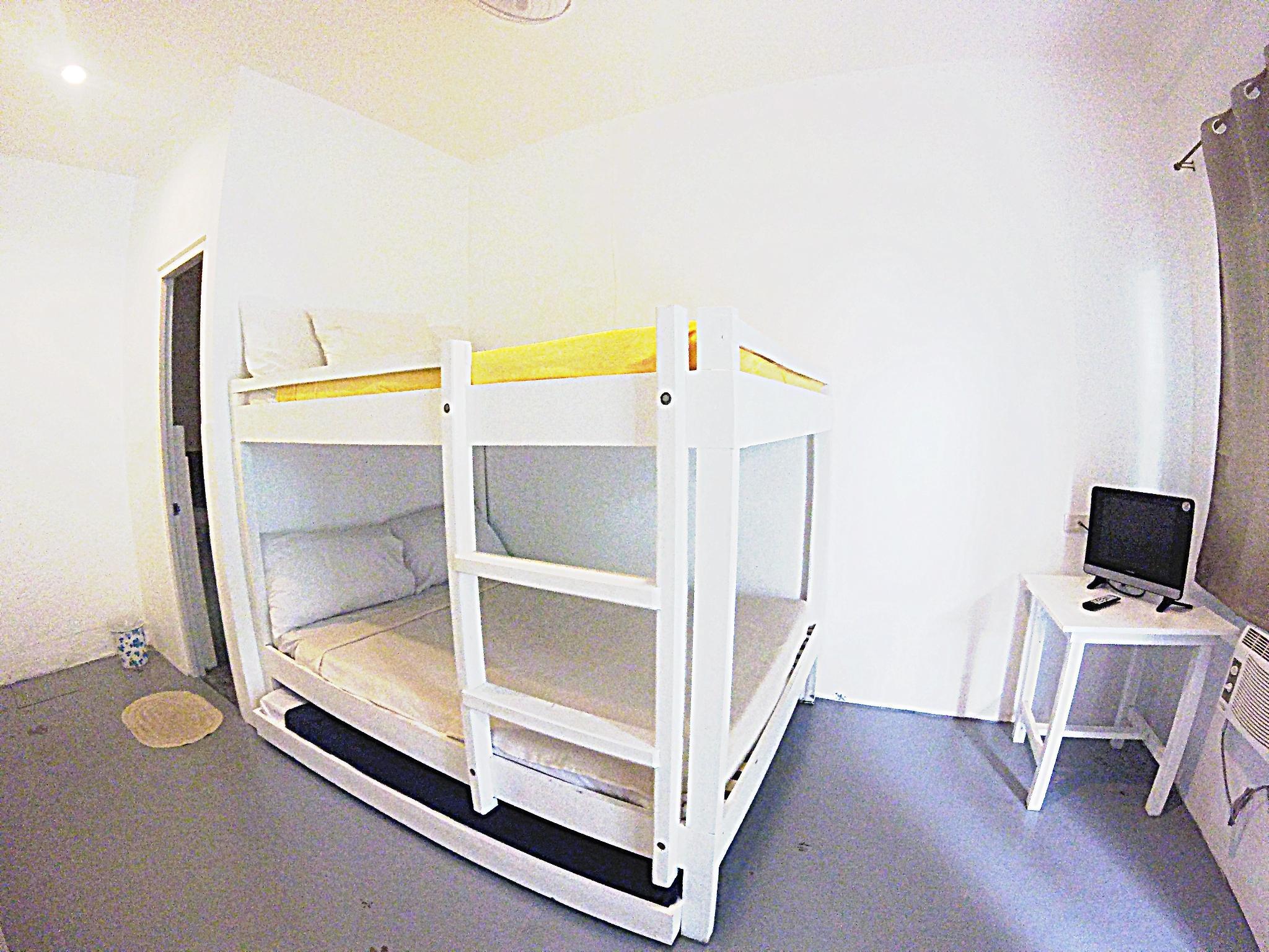 Triple Queen Size Bed