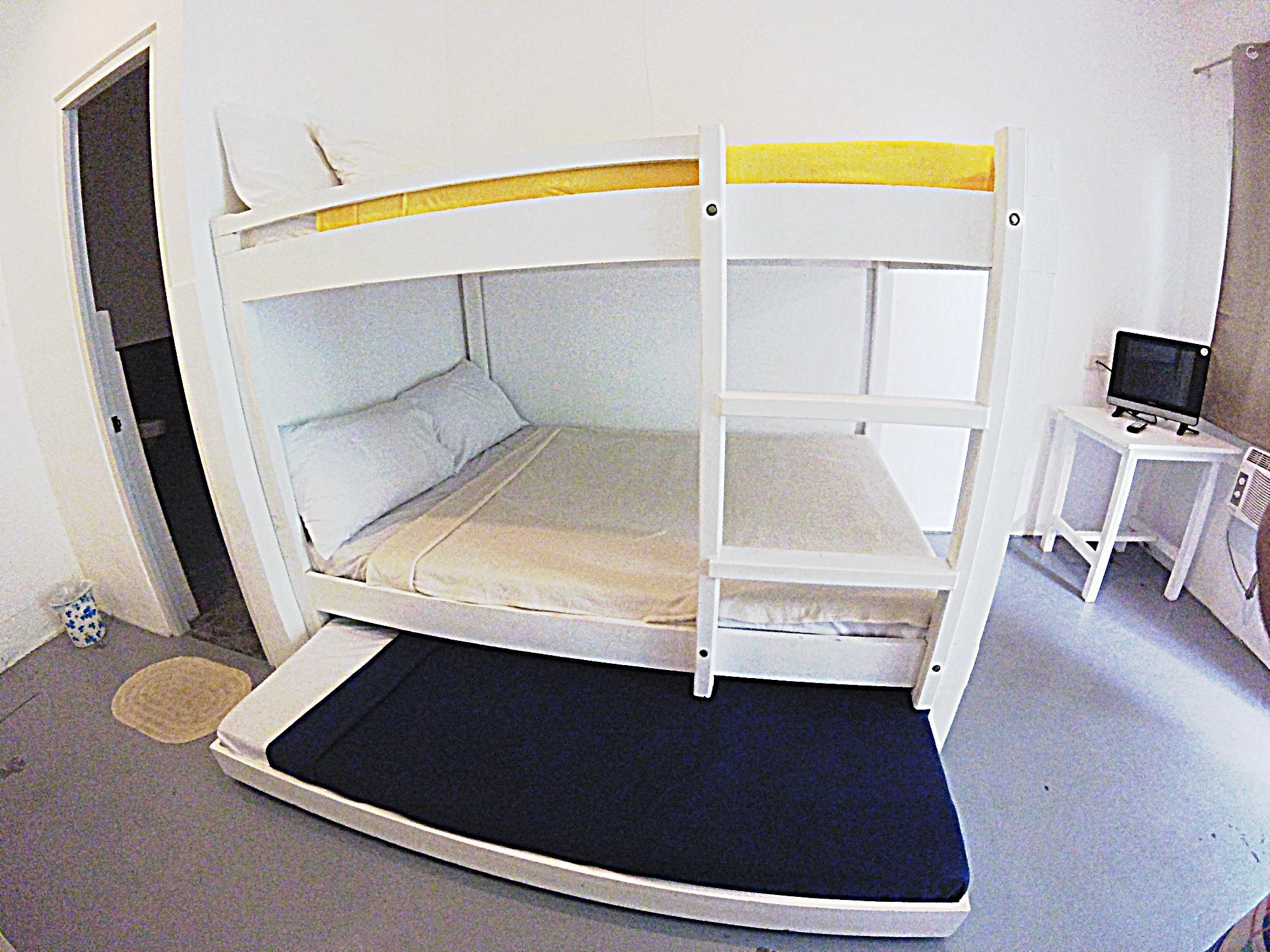 Triple Queen Size Bed