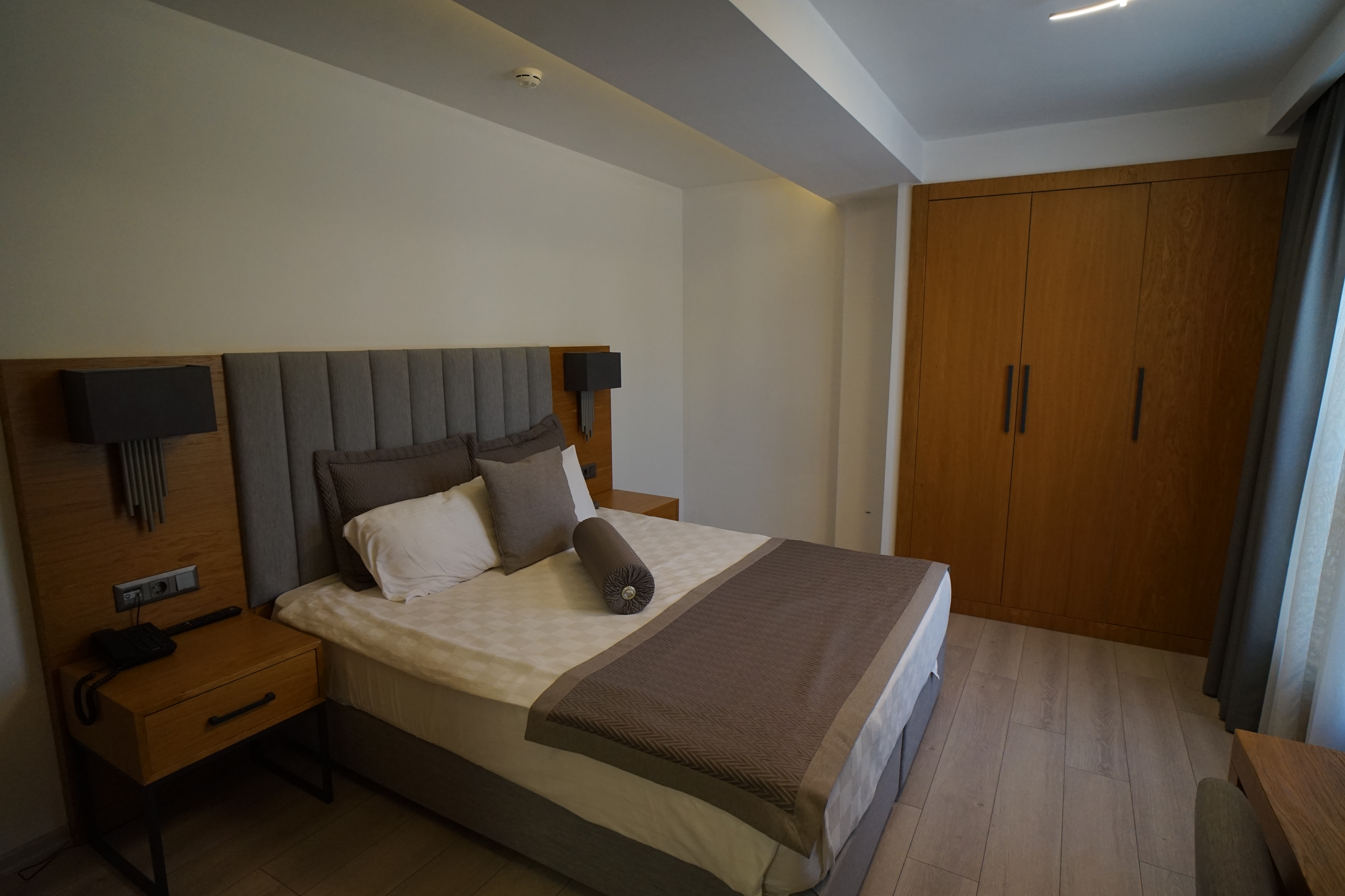 Double Deluxe King Bed