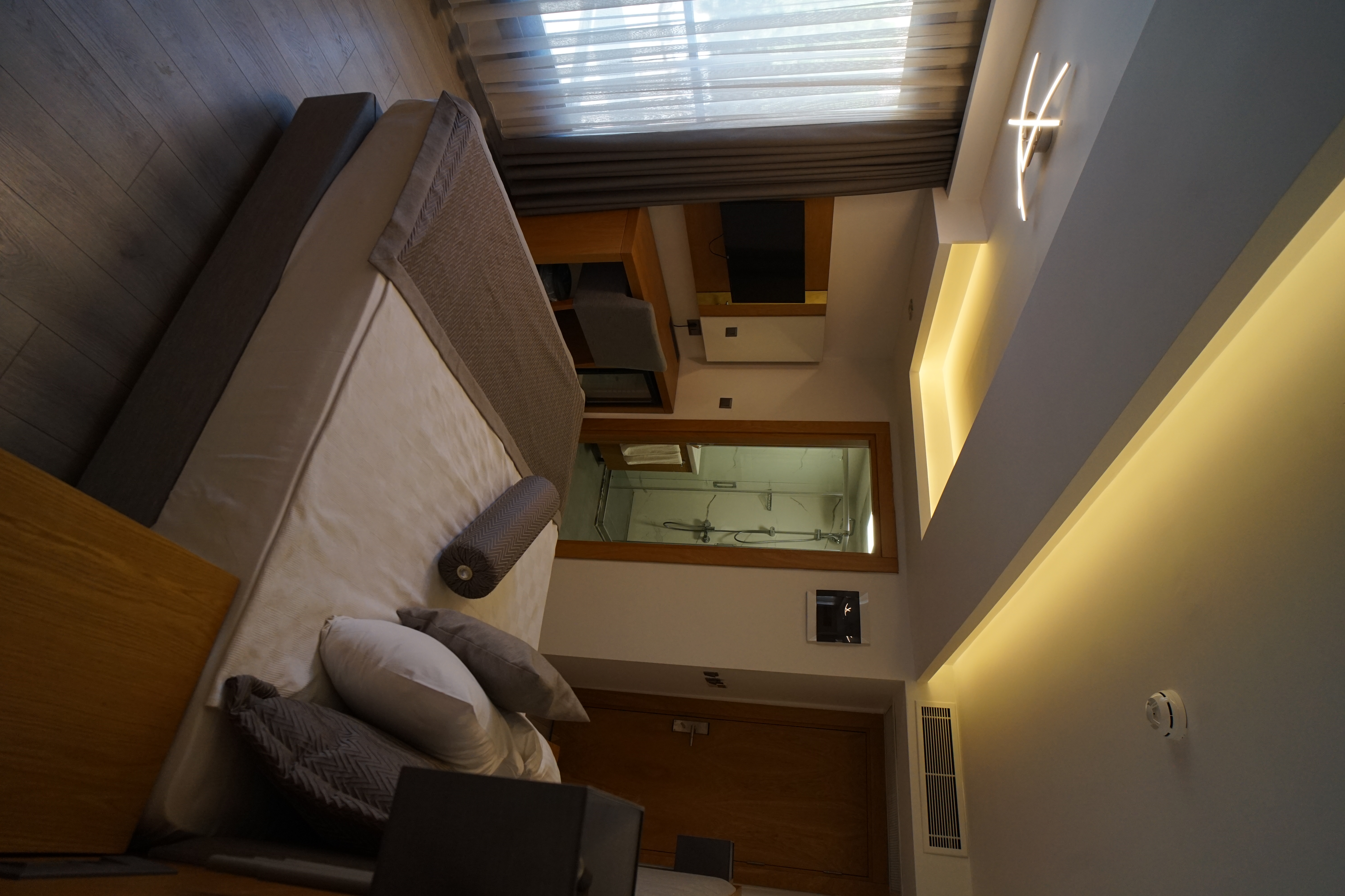 Double Deluxe King Bed