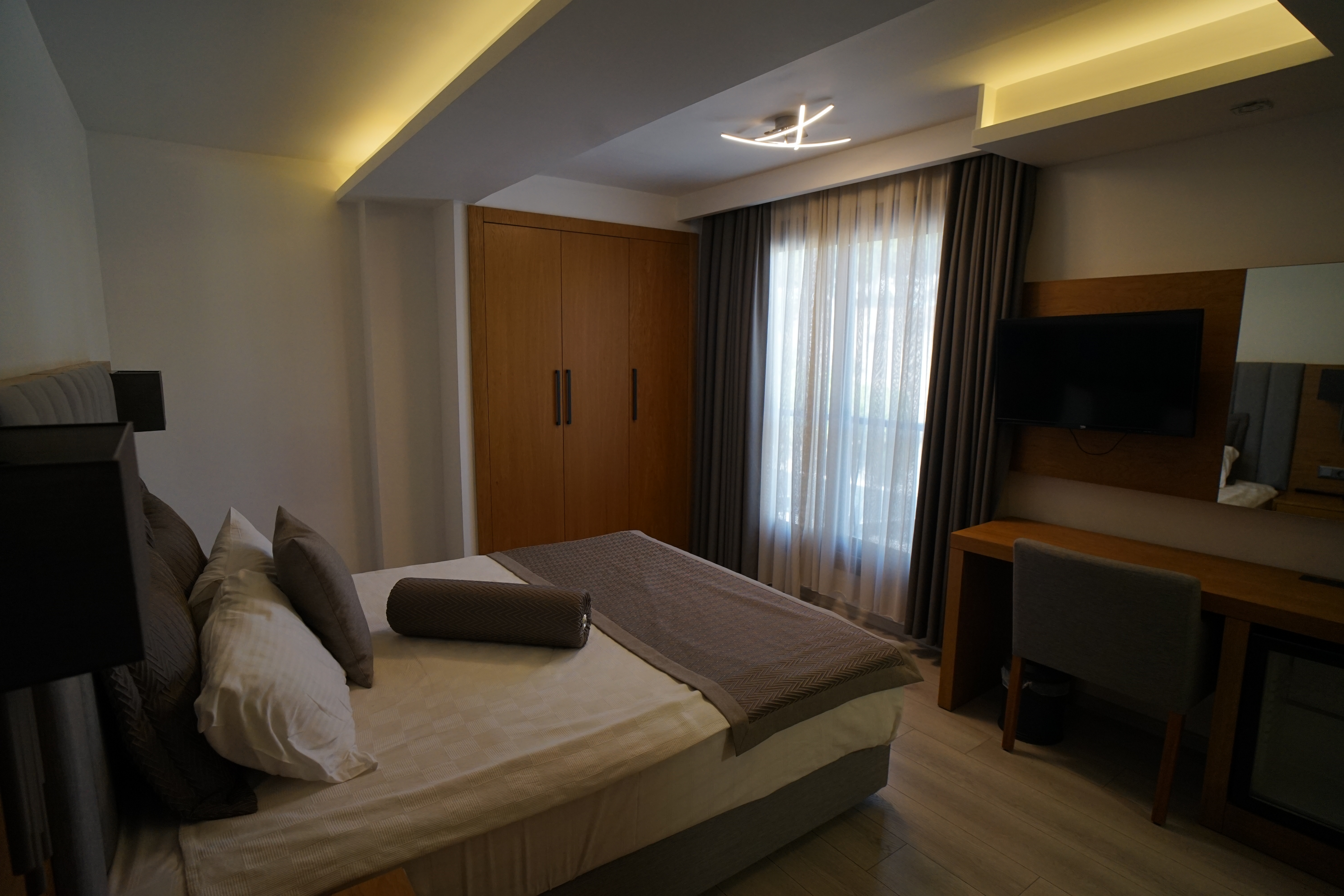 Double Deluxe King Bed