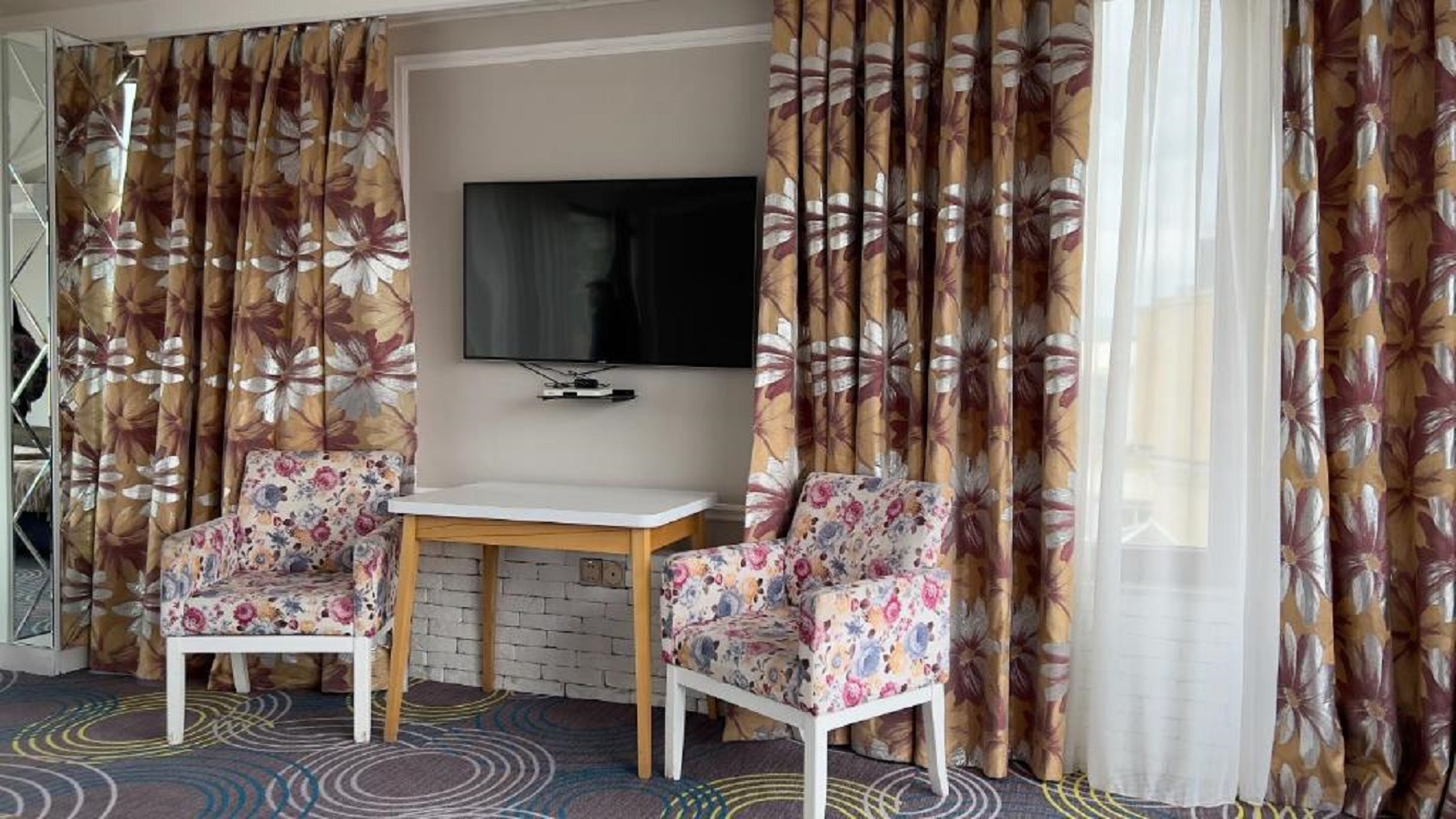 Family Room Executive