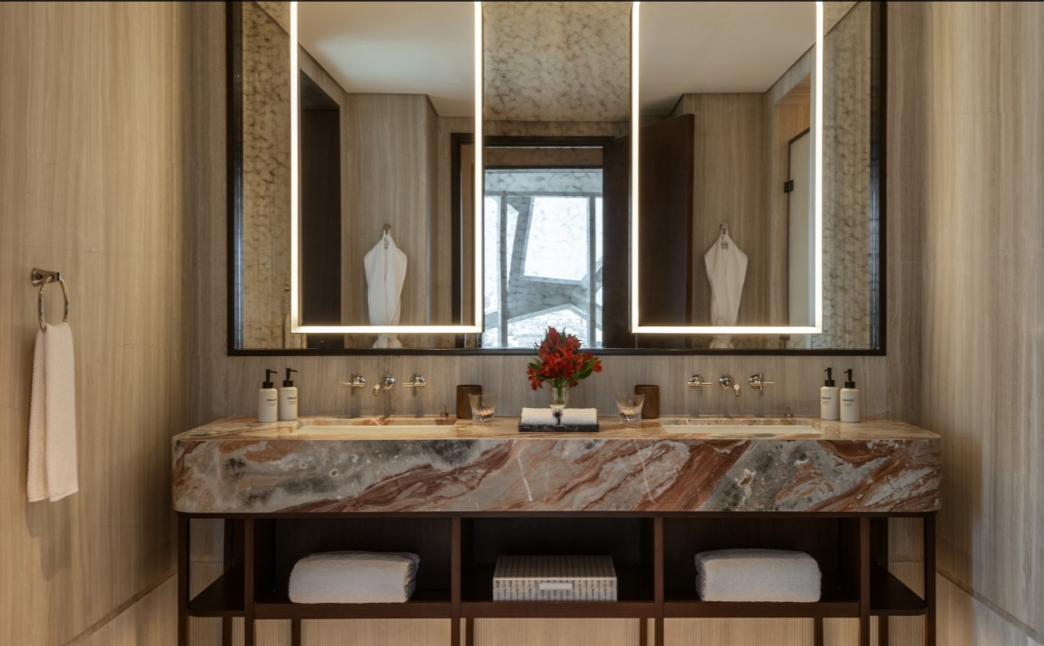 Suite Deluxe with Views