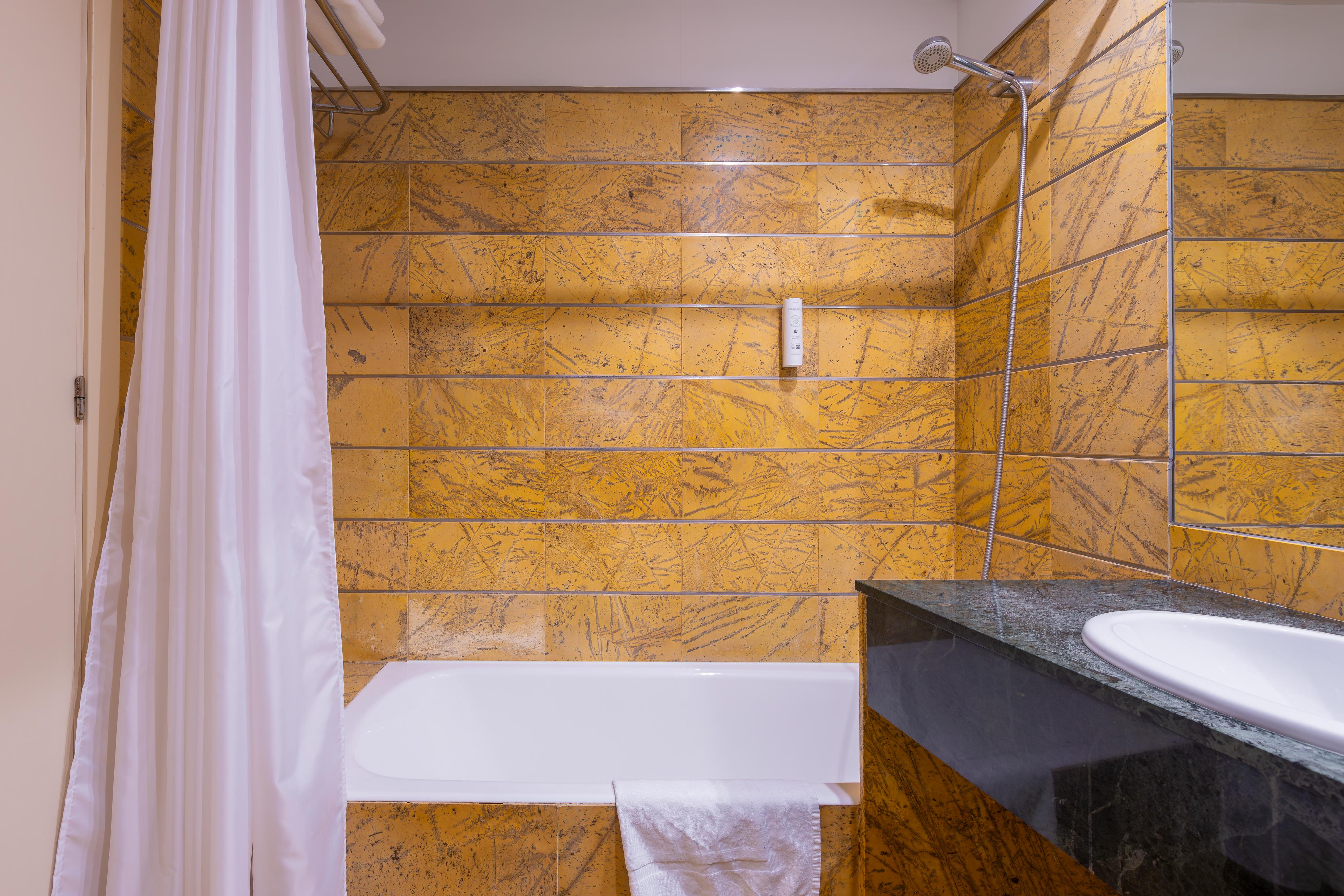 Double or Twin Standard