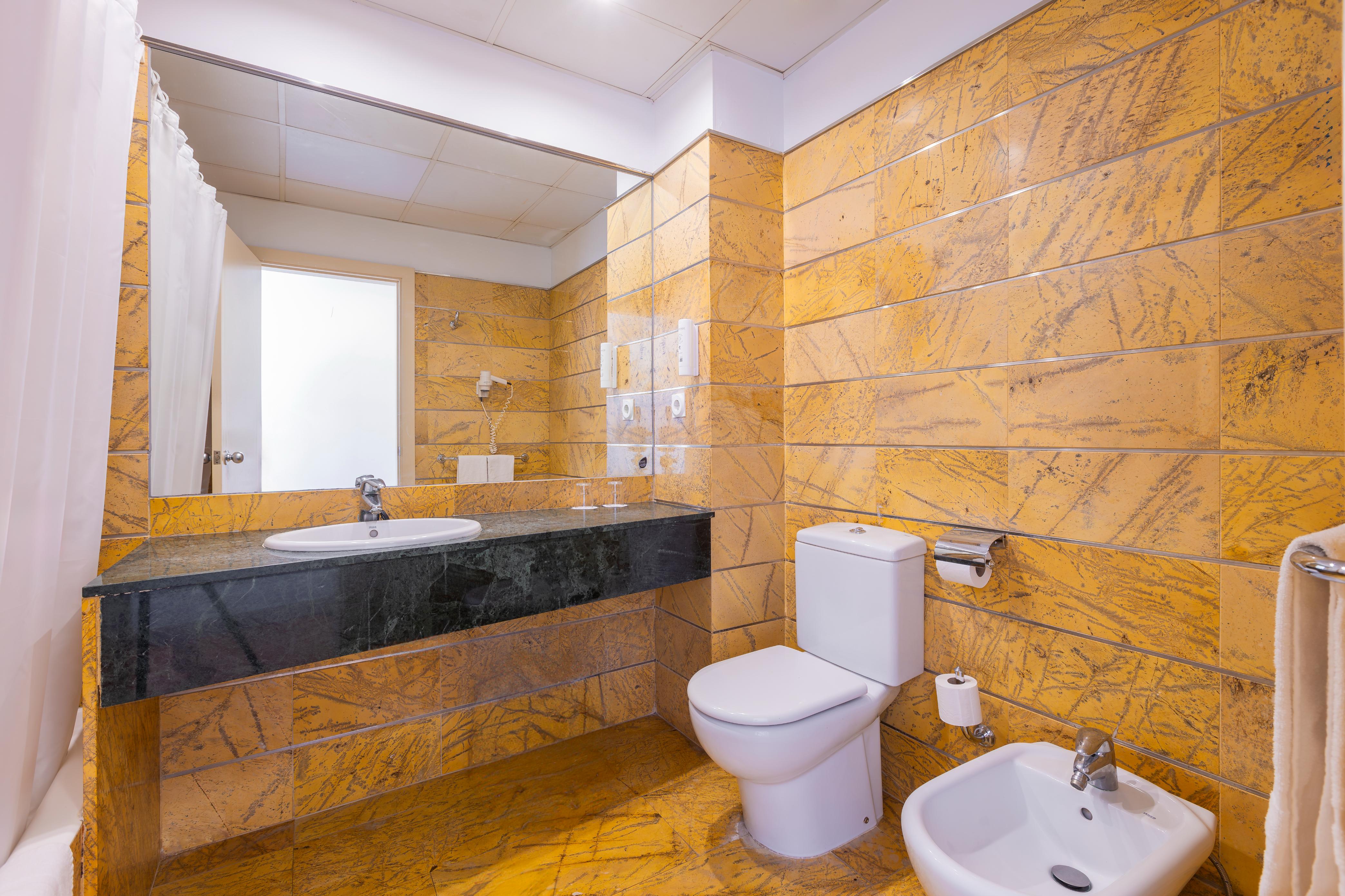 Double or Twin Standard