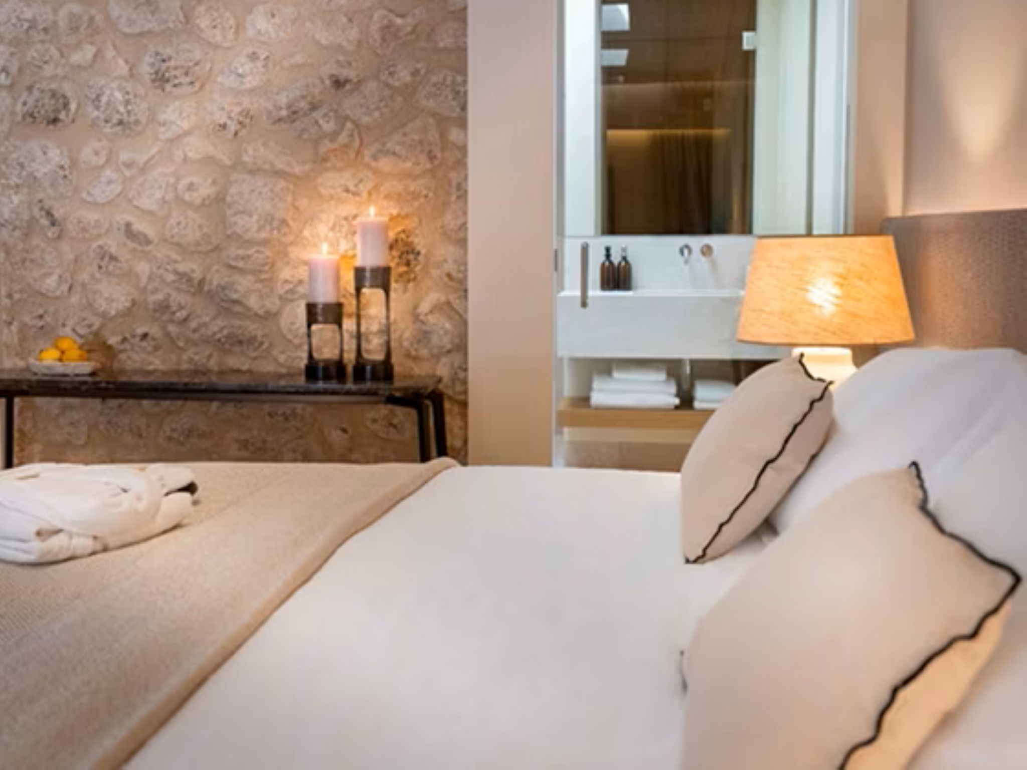 Double Deluxe King Bed