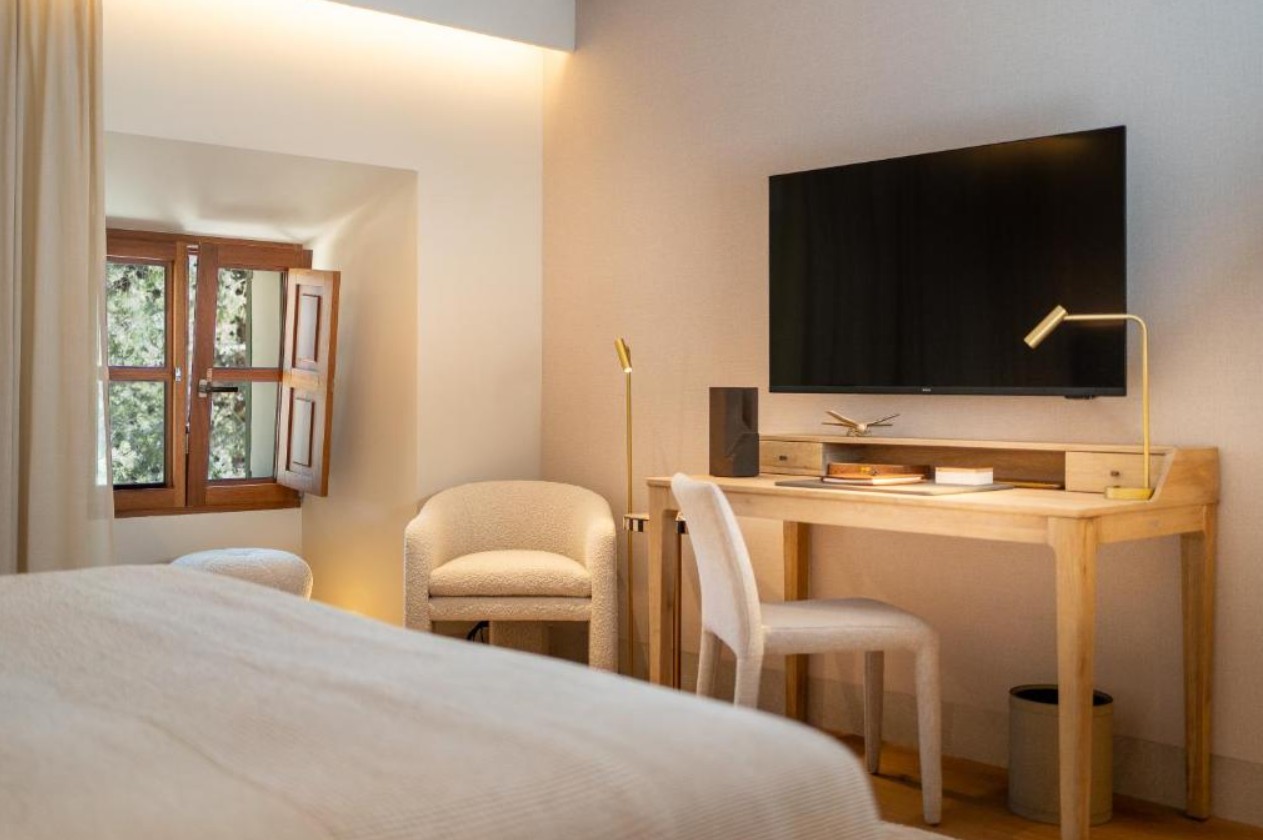 Double Deluxe King Bed