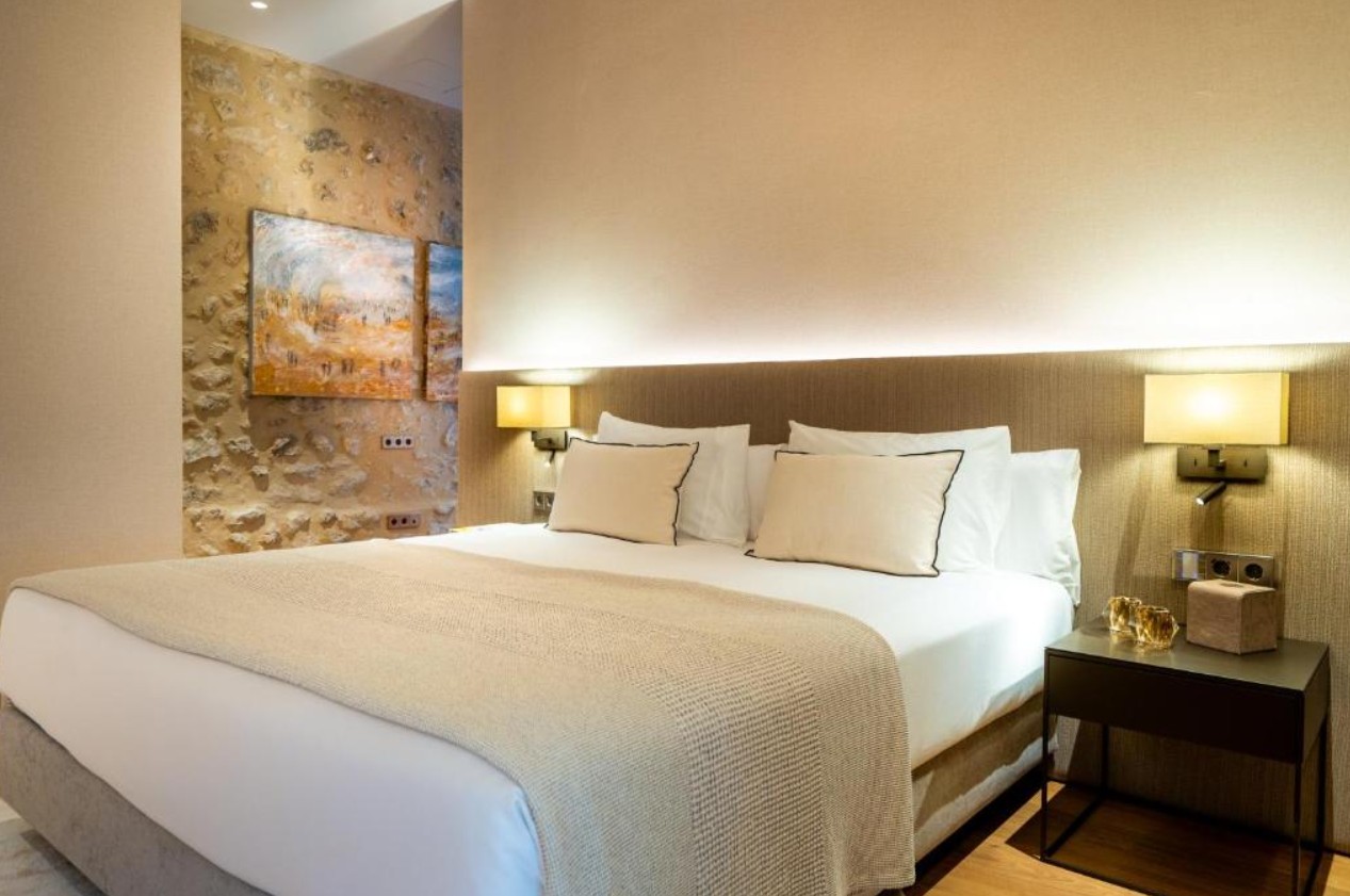 Double Deluxe King Bed