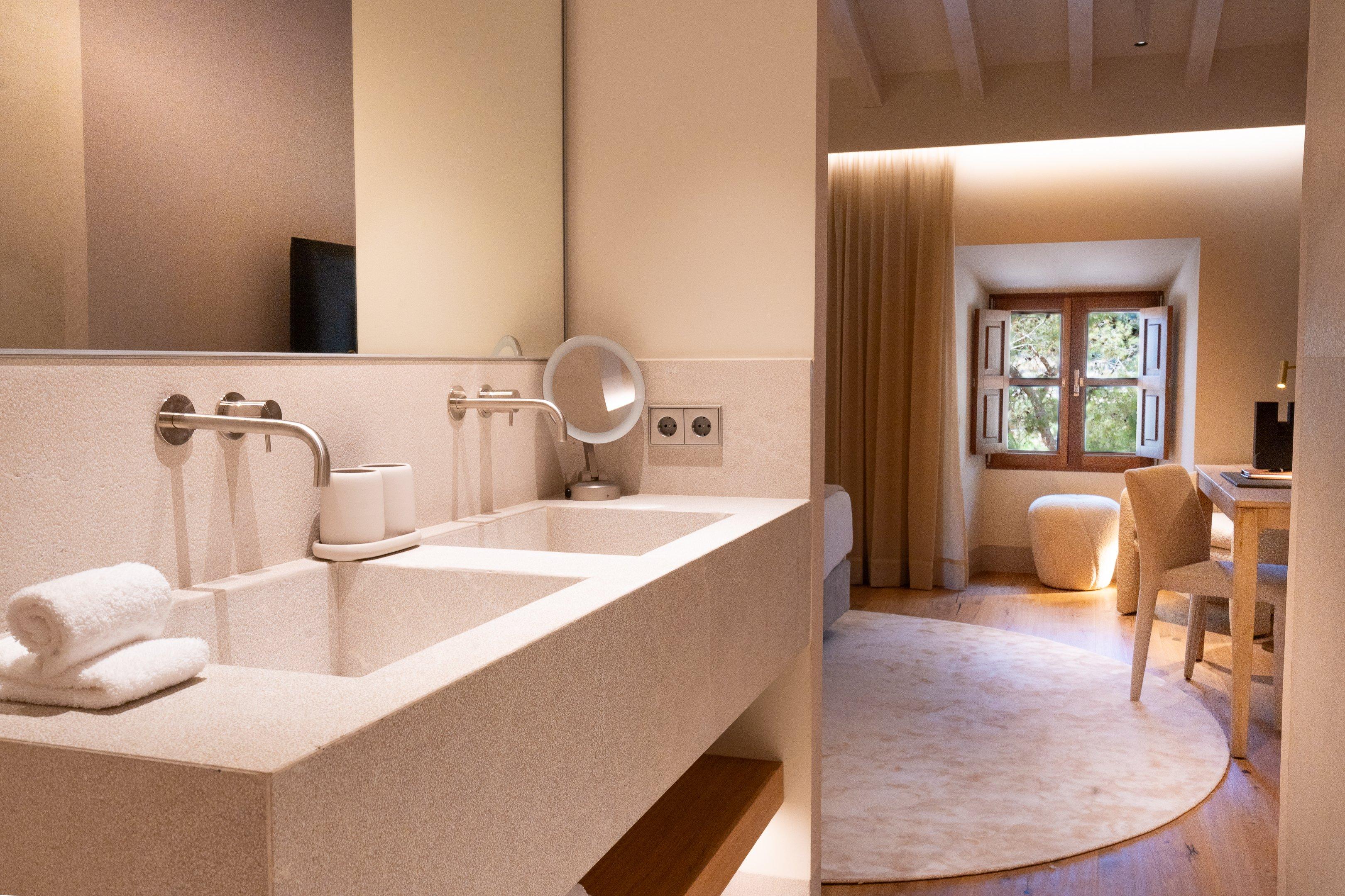 Double Deluxe King Bed