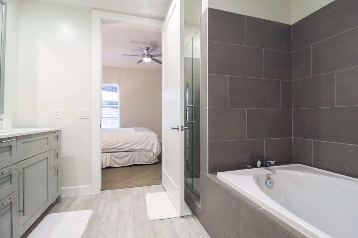 Apartment Deluxe Queen Bed