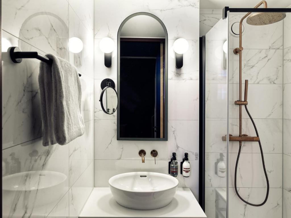 Double Deluxe King Bed