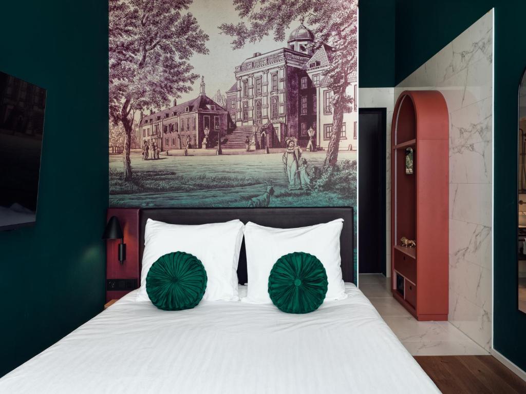 Double Deluxe King Bed