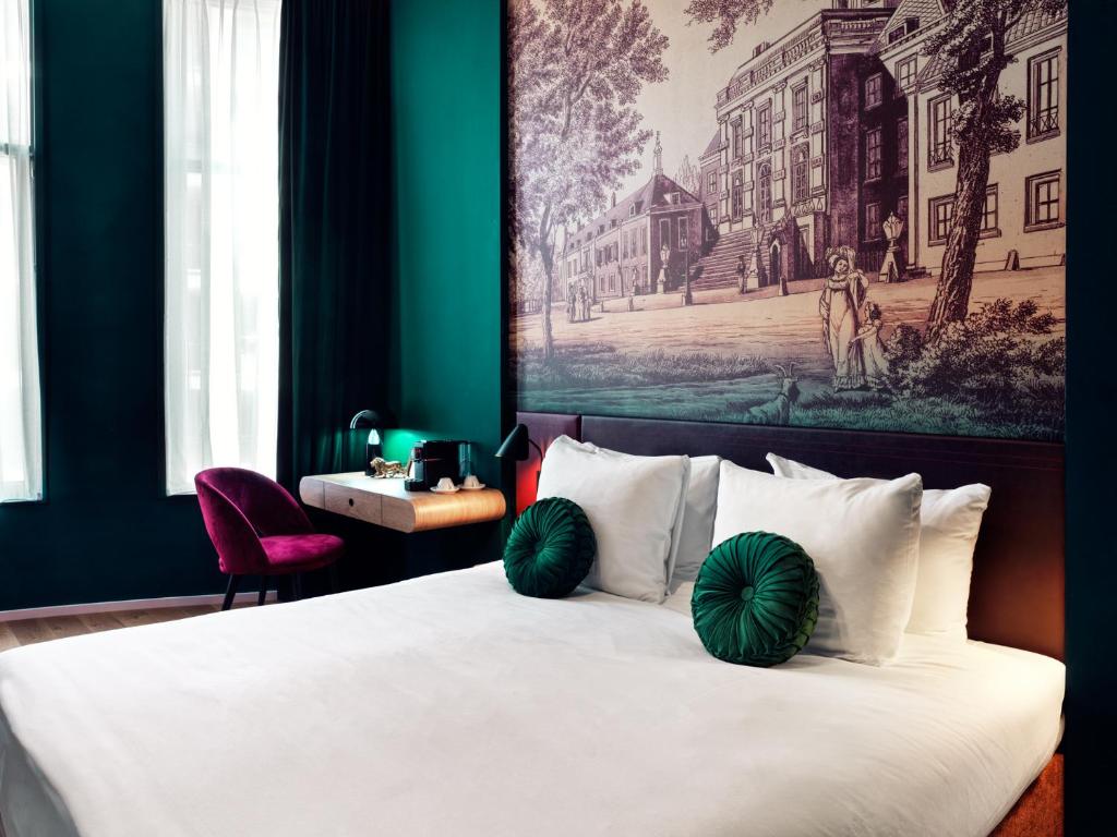 Double Queen Size Bed