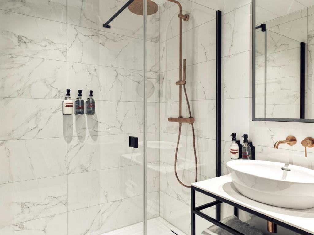 Double Queen Size Bed