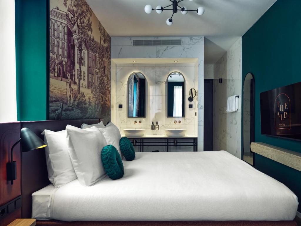 Double King Size Bed