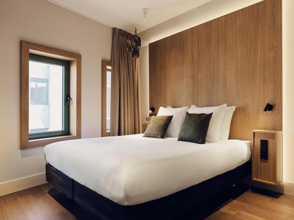 Double King Size Bed