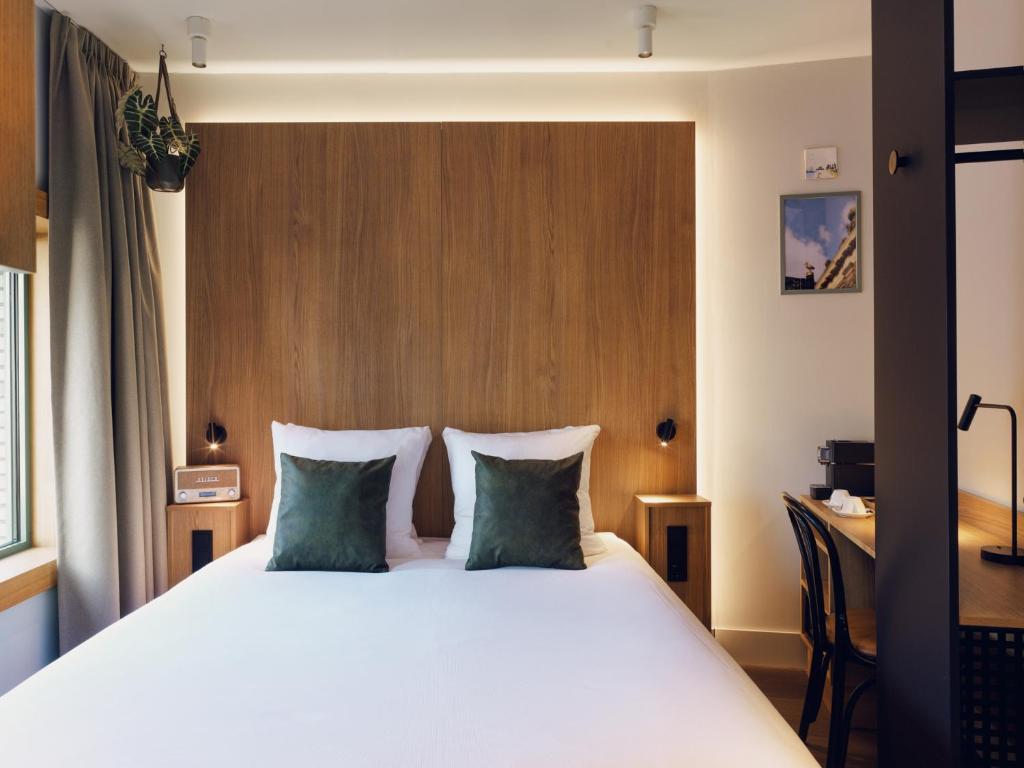 Room Connecting Room