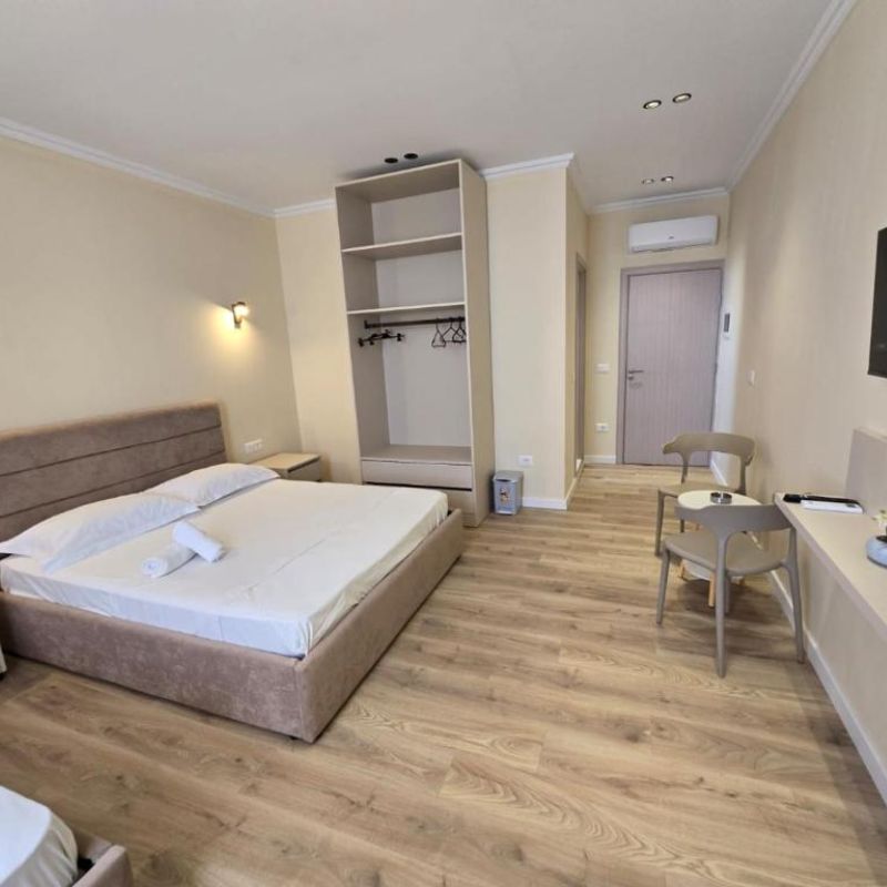 Triple Deluxe Two Beds