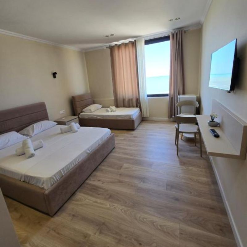 Triple Deluxe Two Beds