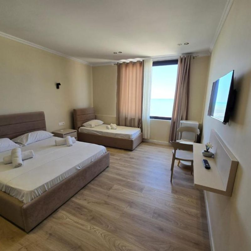 Triple Deluxe Two Beds