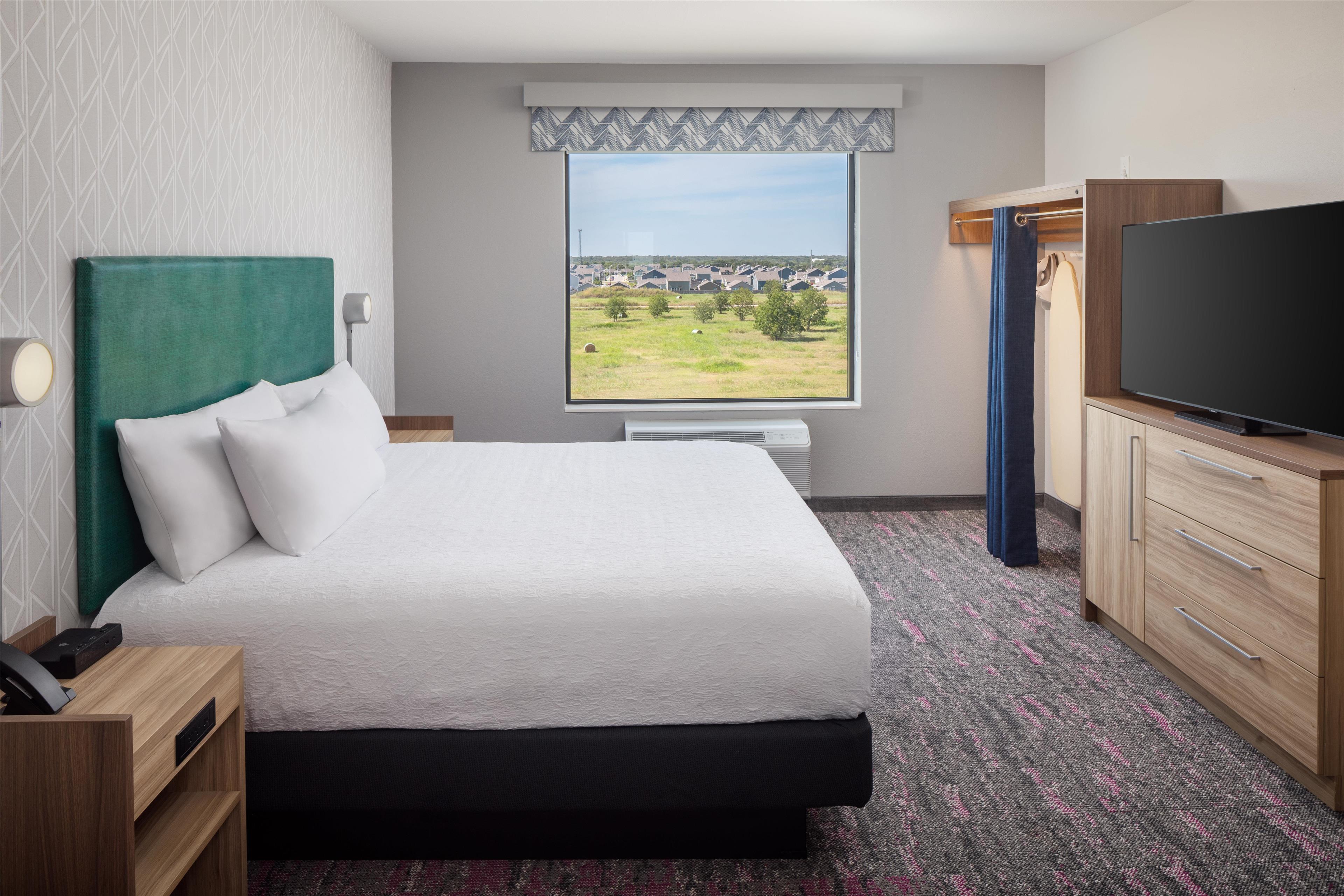 Suite Accessible King Size Bed