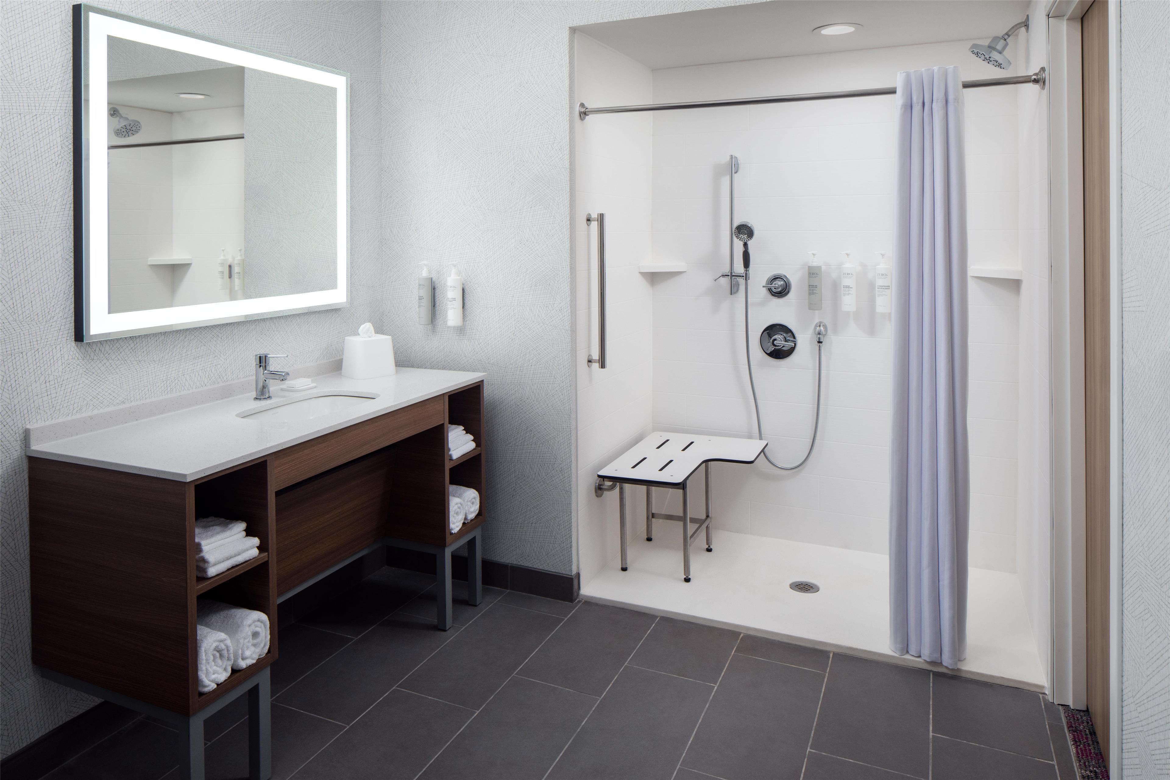 Suite Accessible King Size Bed