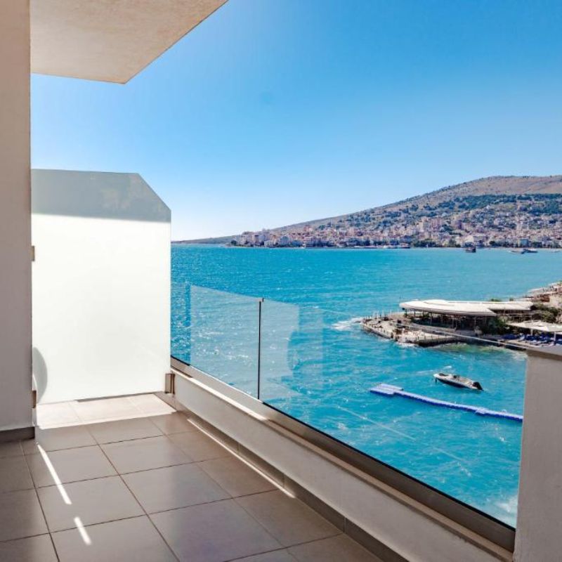 Double Deluxe One Bed