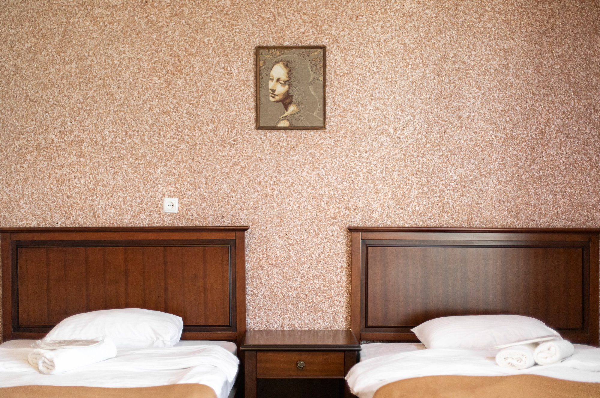 Quadruple Four Bedrooms One Bathroom