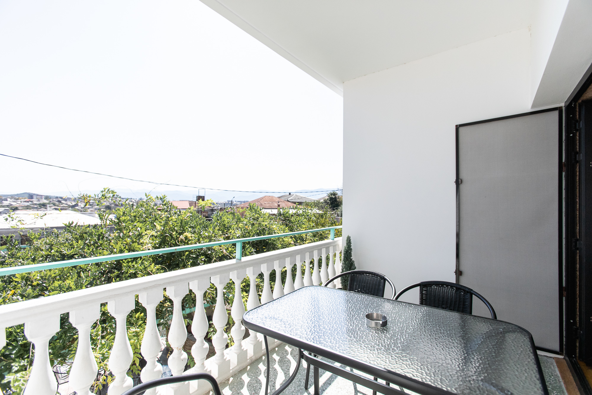 Quadruple Four Bedrooms One Bathroom