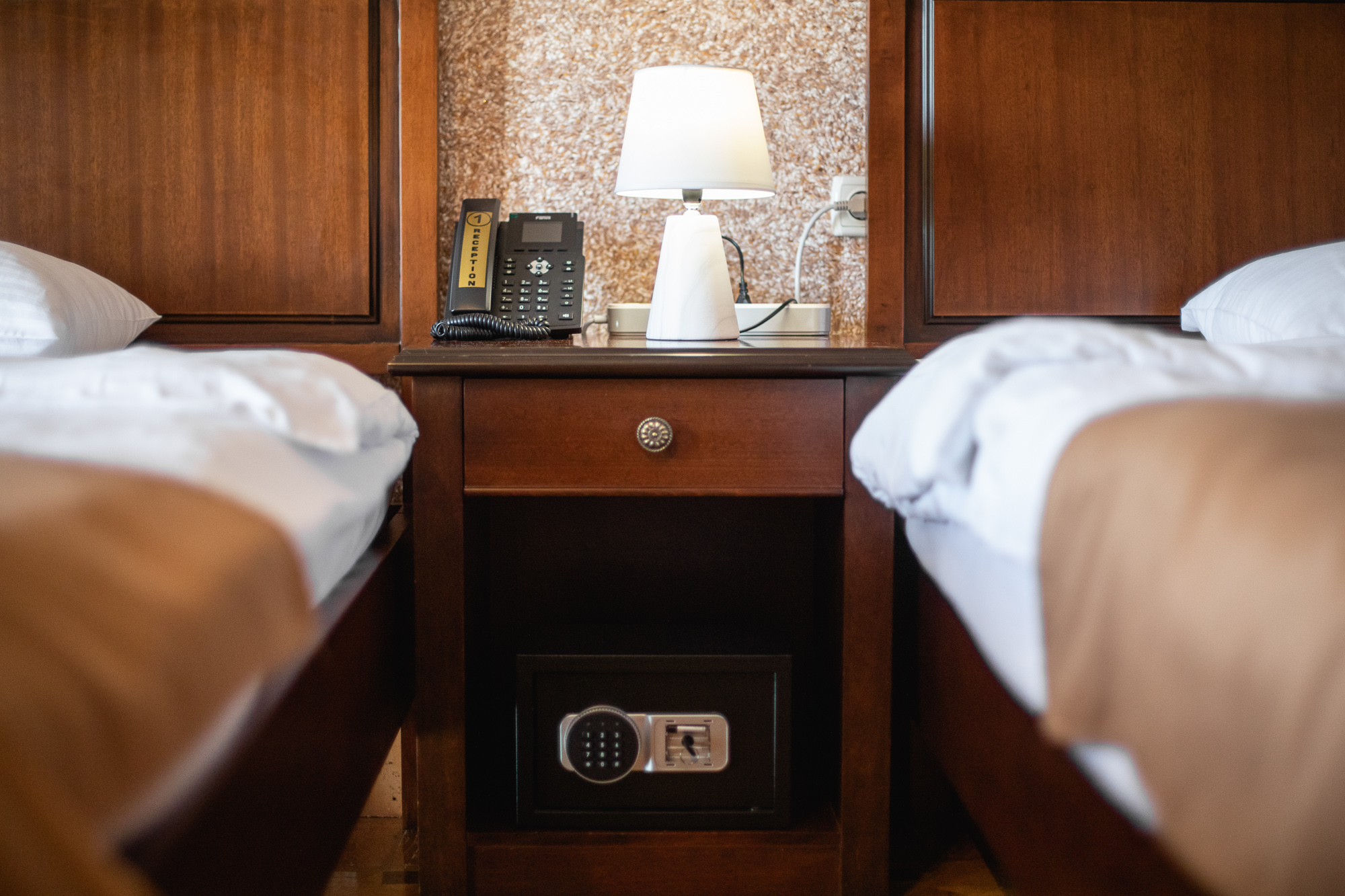 Quadruple Four Bedrooms One Bathroom