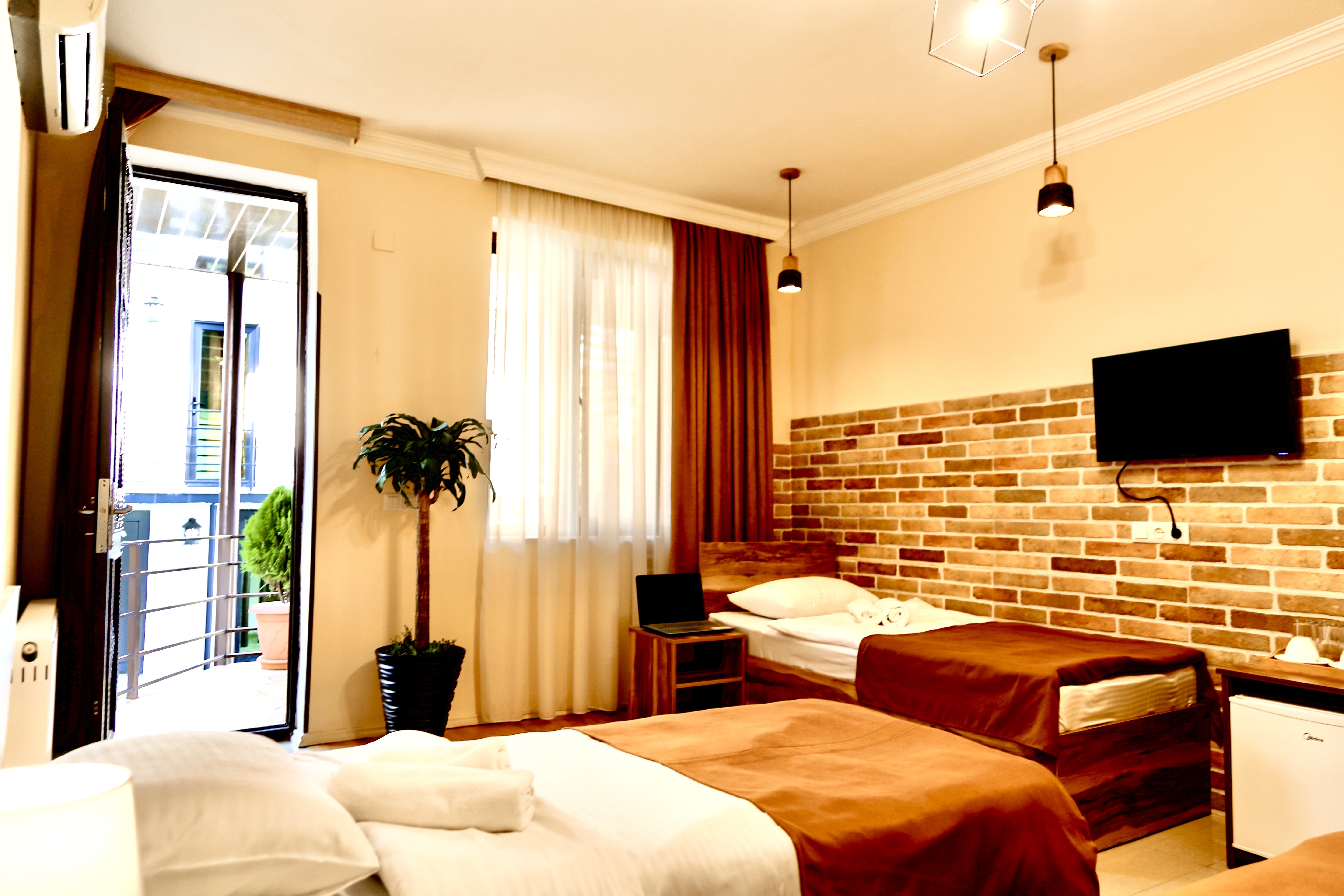 Quadruple Four Bedrooms