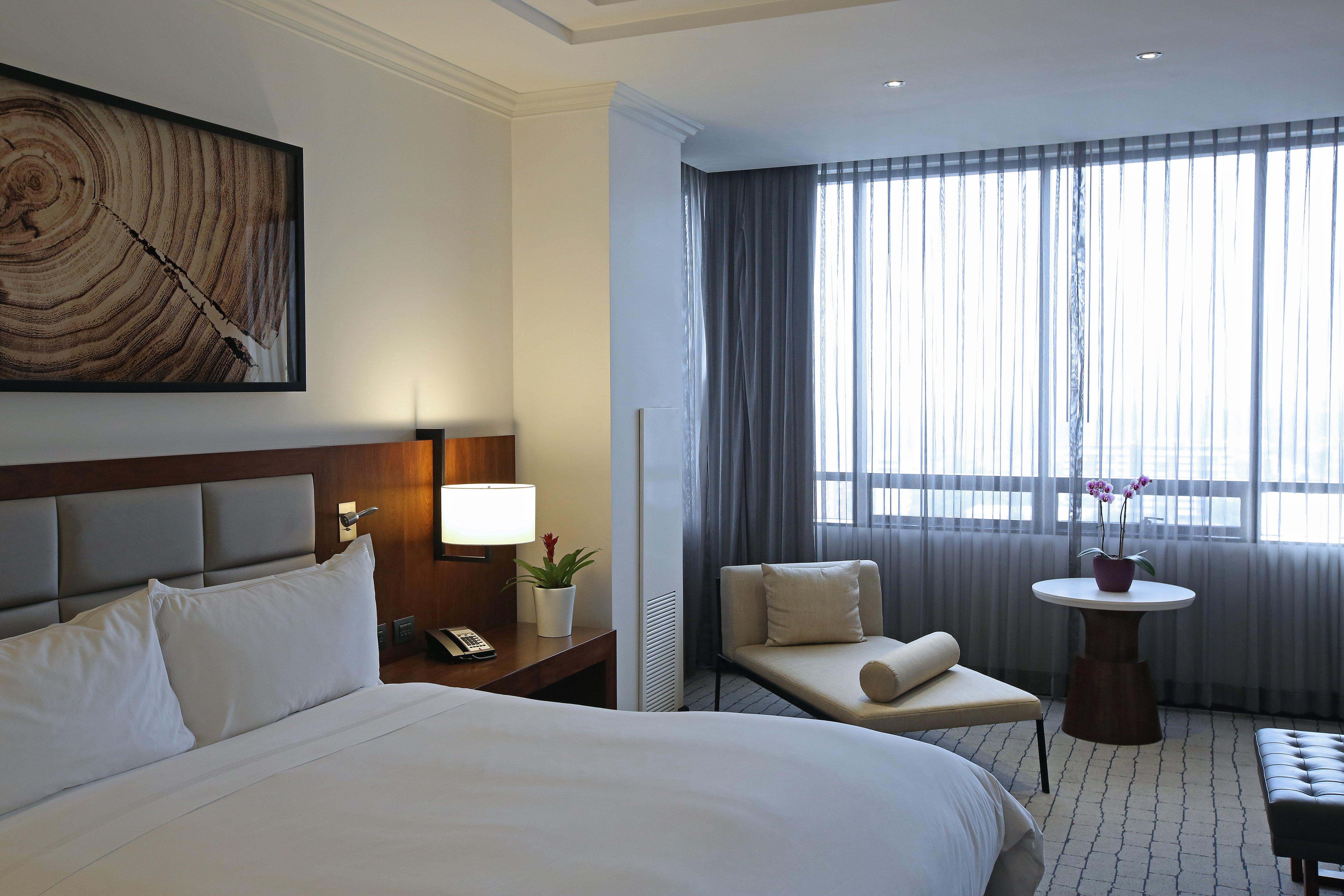 Junior Suite Club King Bed