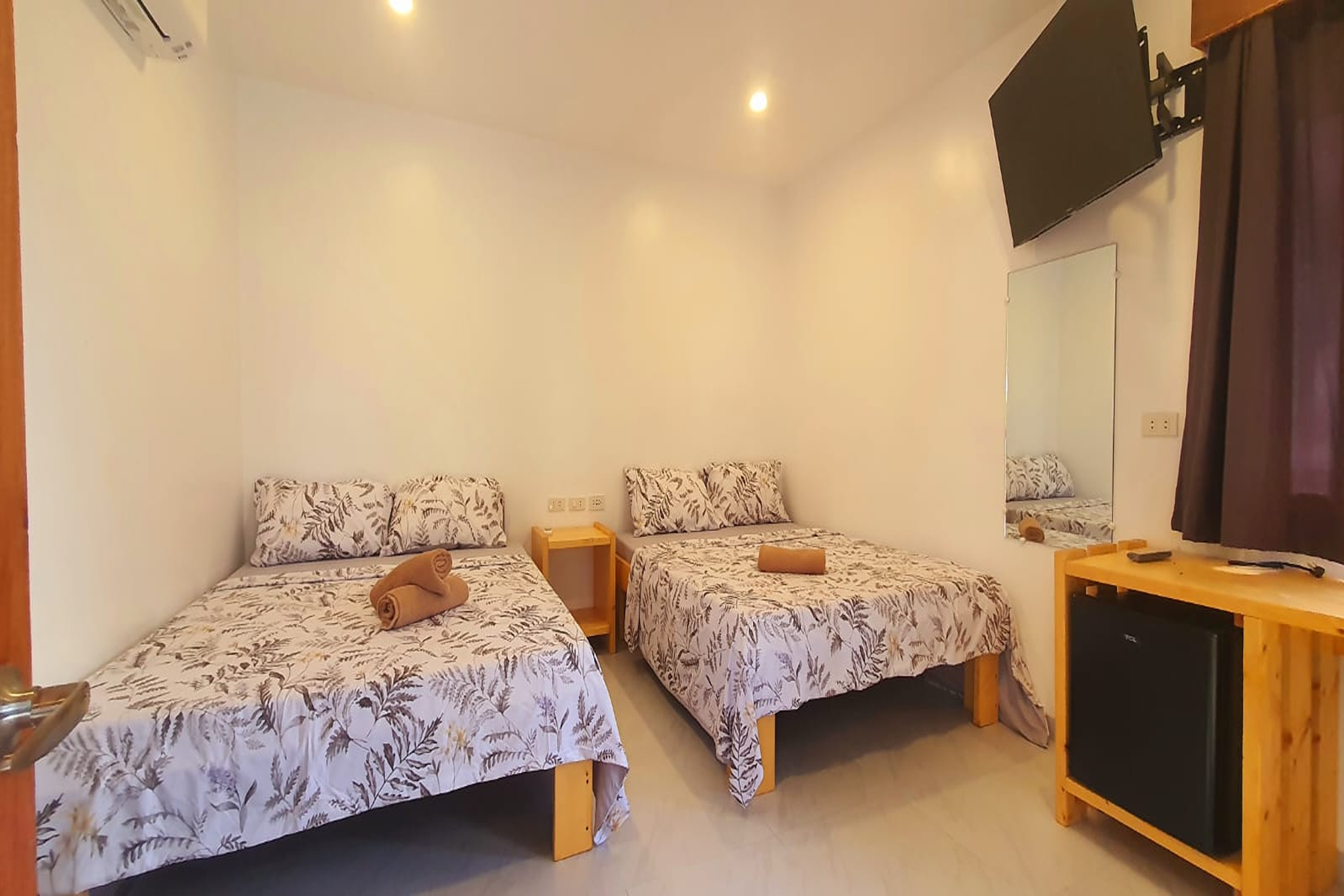 Bungalow Queen Size Bed