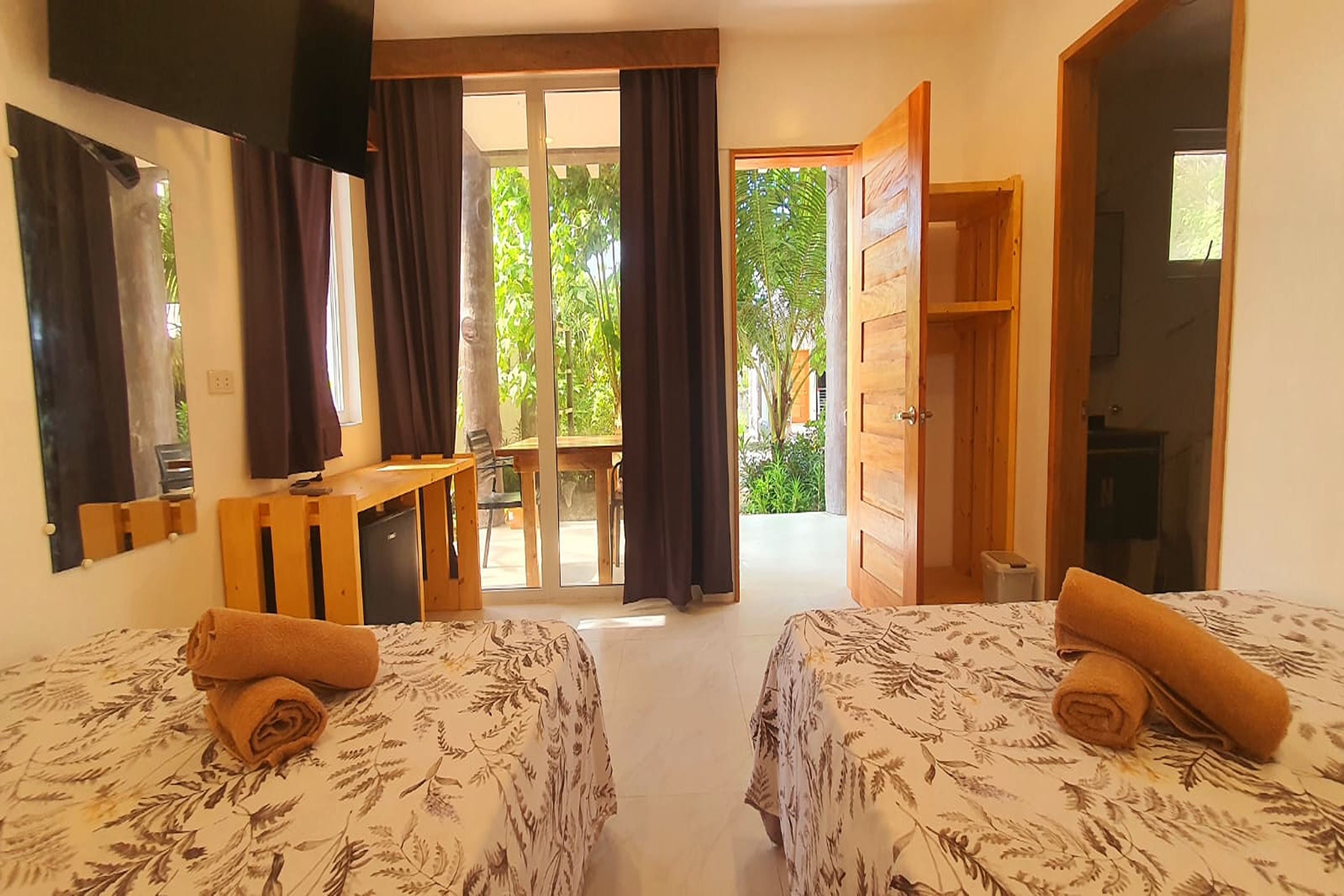 Bungalow Queen Size Bed