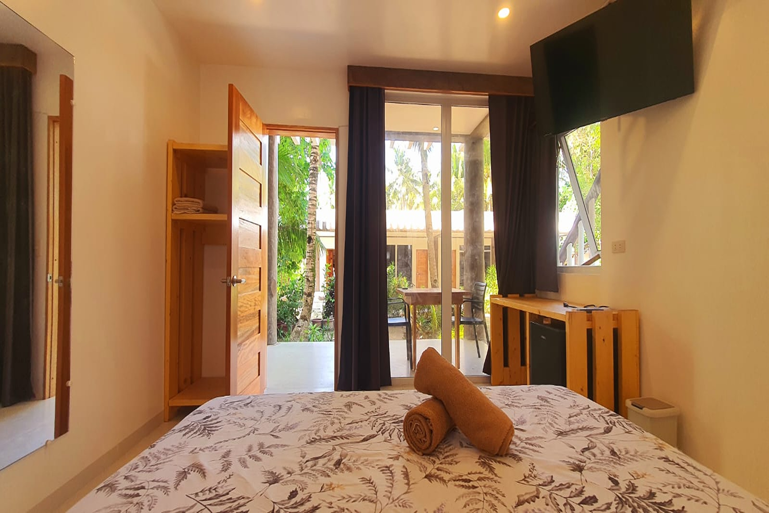 Bungalow King Size Bed