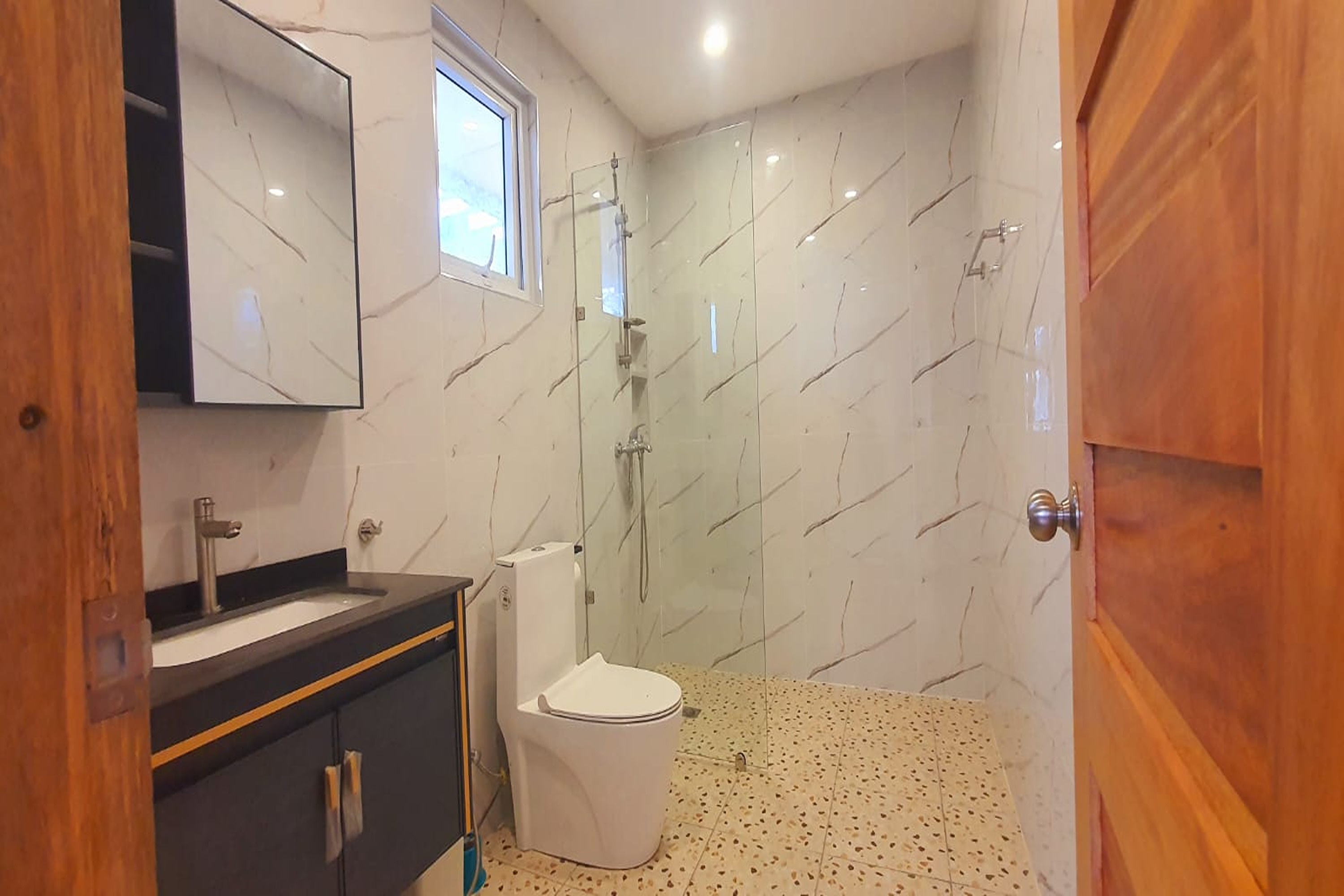 Bungalow Queen Size Bed