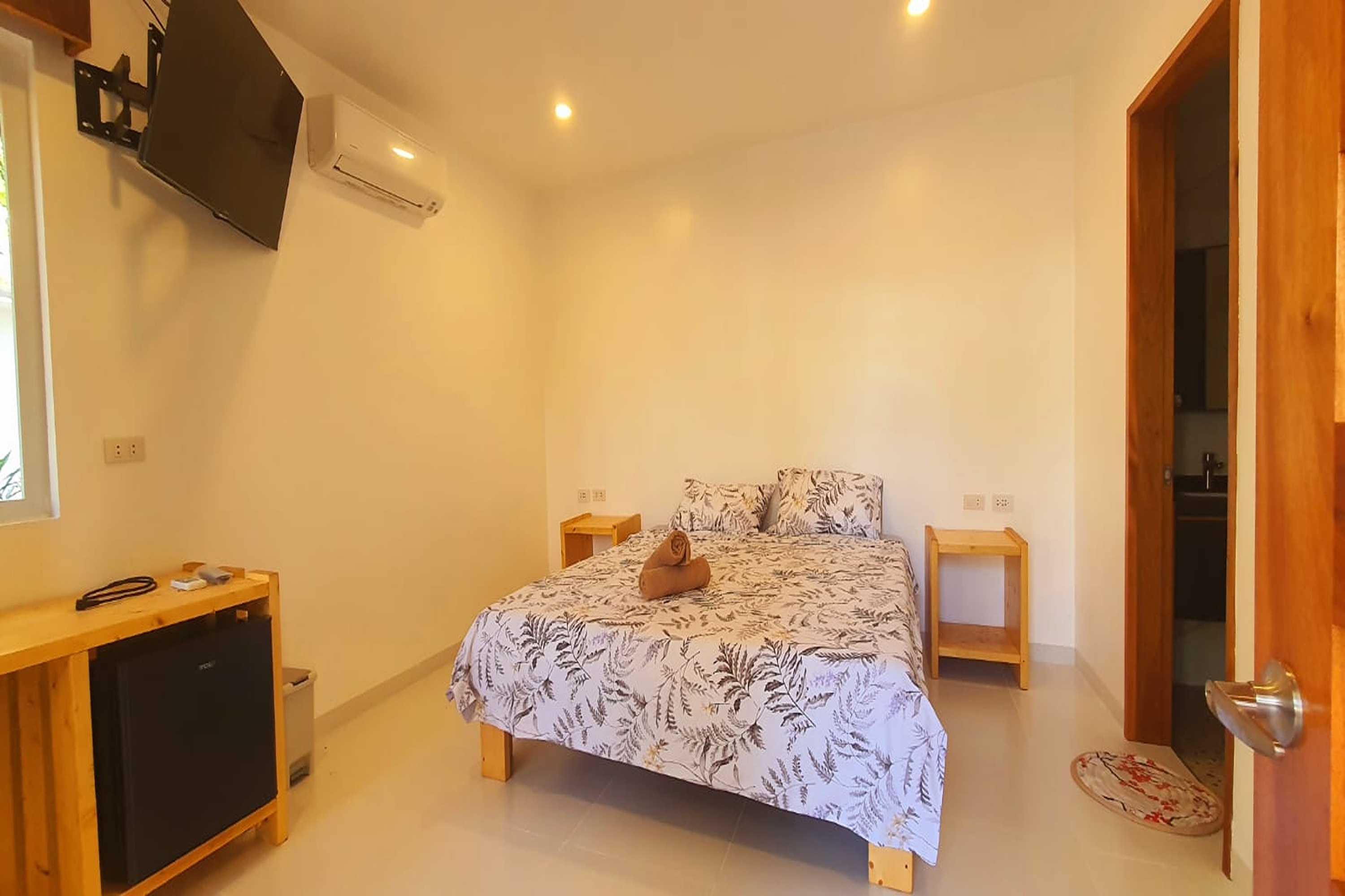 Bungalow King Size Bed