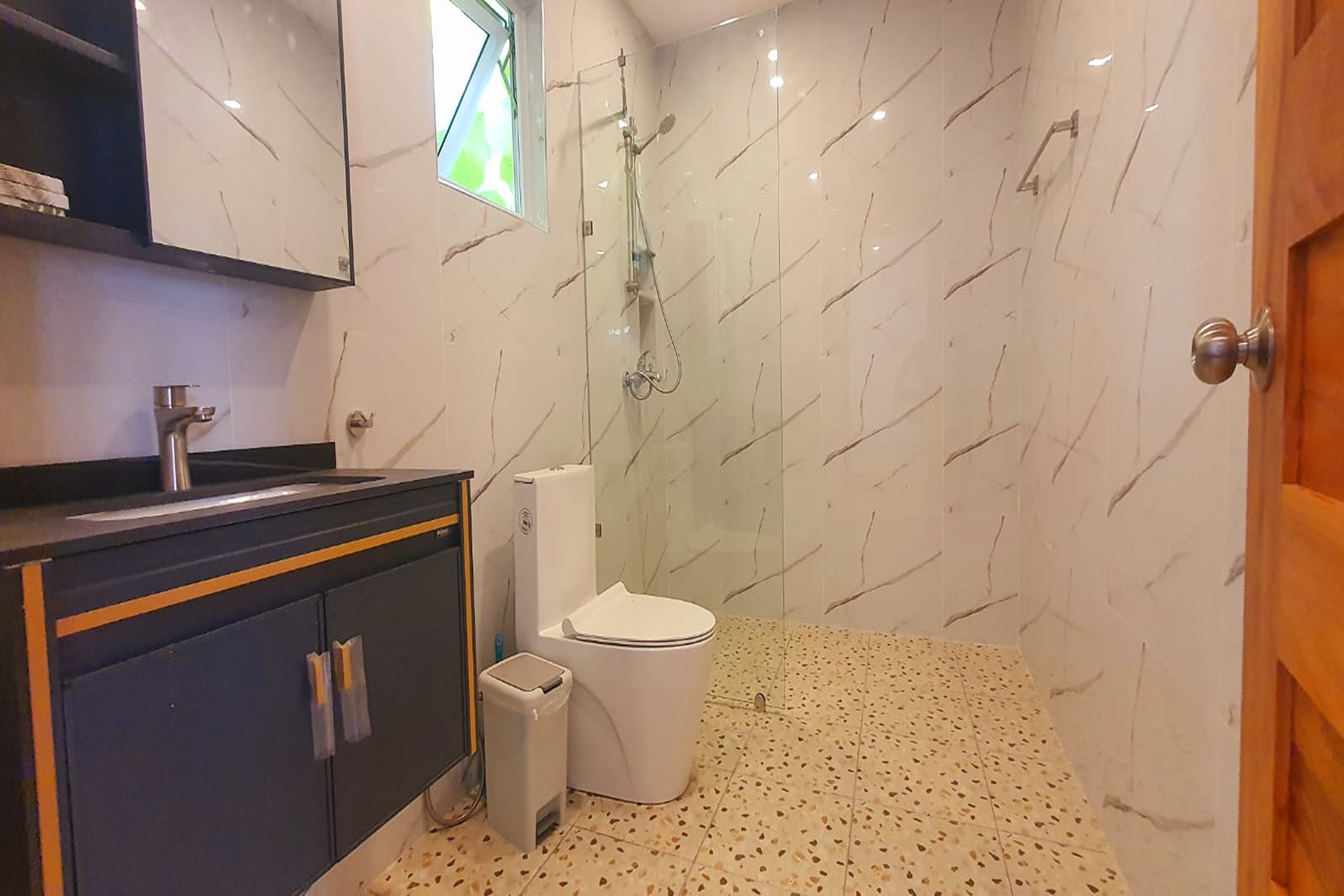 Bungalow King Size Bed