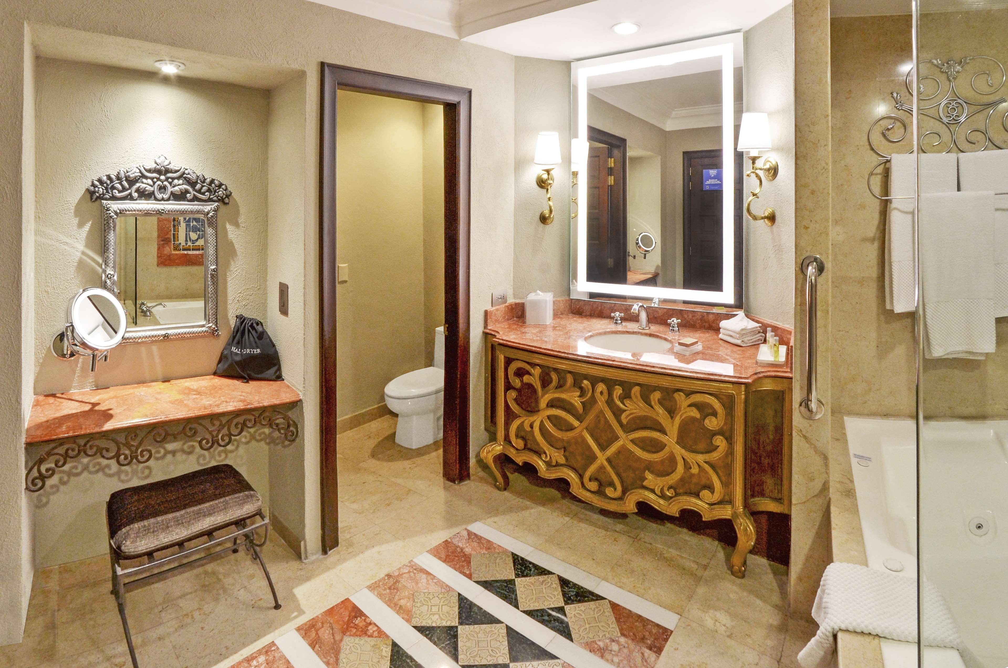 Double Deluxe King Bed