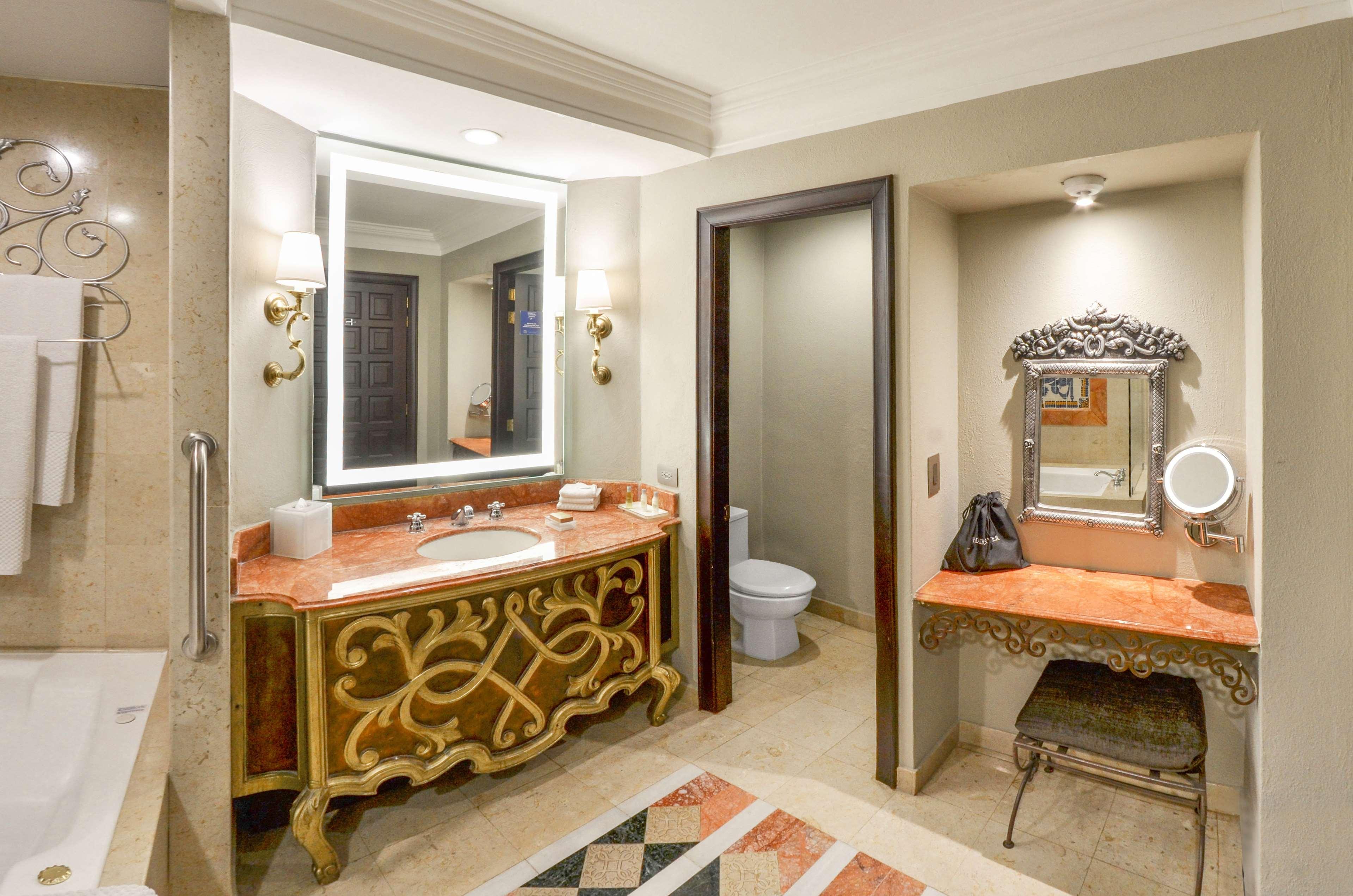 Double Deluxe King Bed