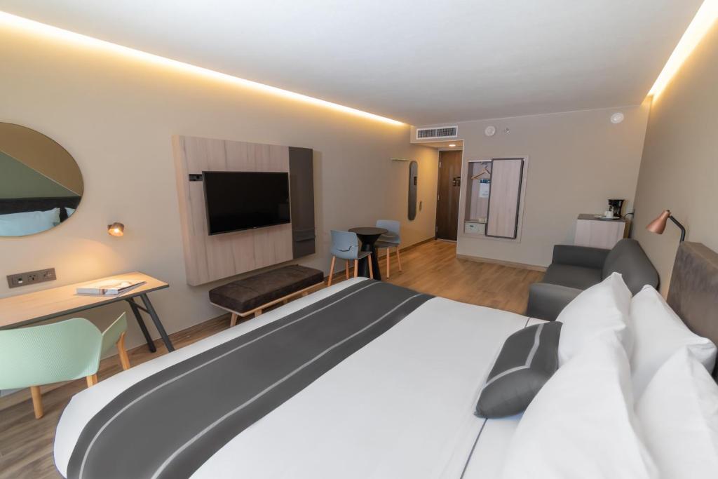 Junior Suite Deluxe King Bed