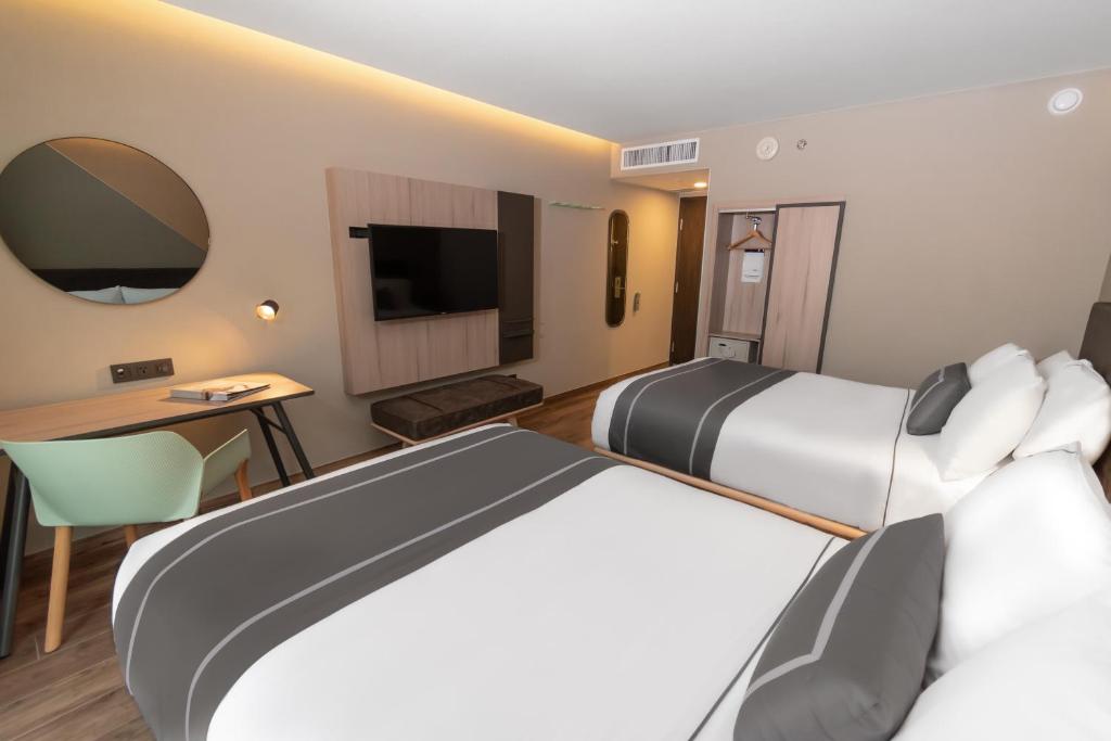 Quadruple Queen Size Bed