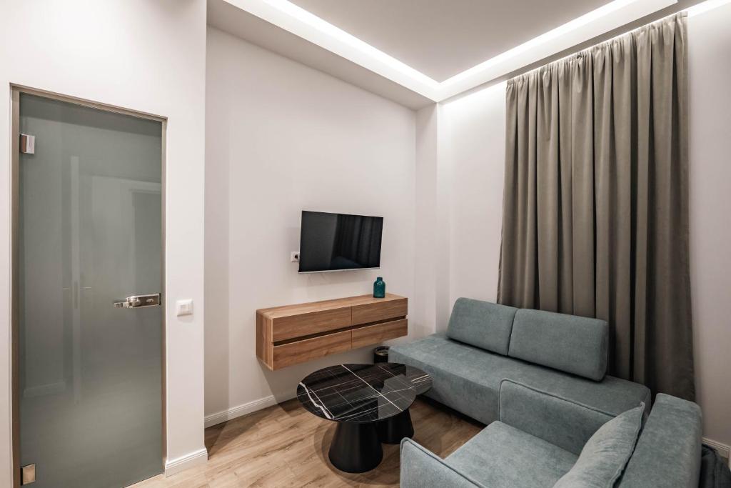 Family Room Three Beds